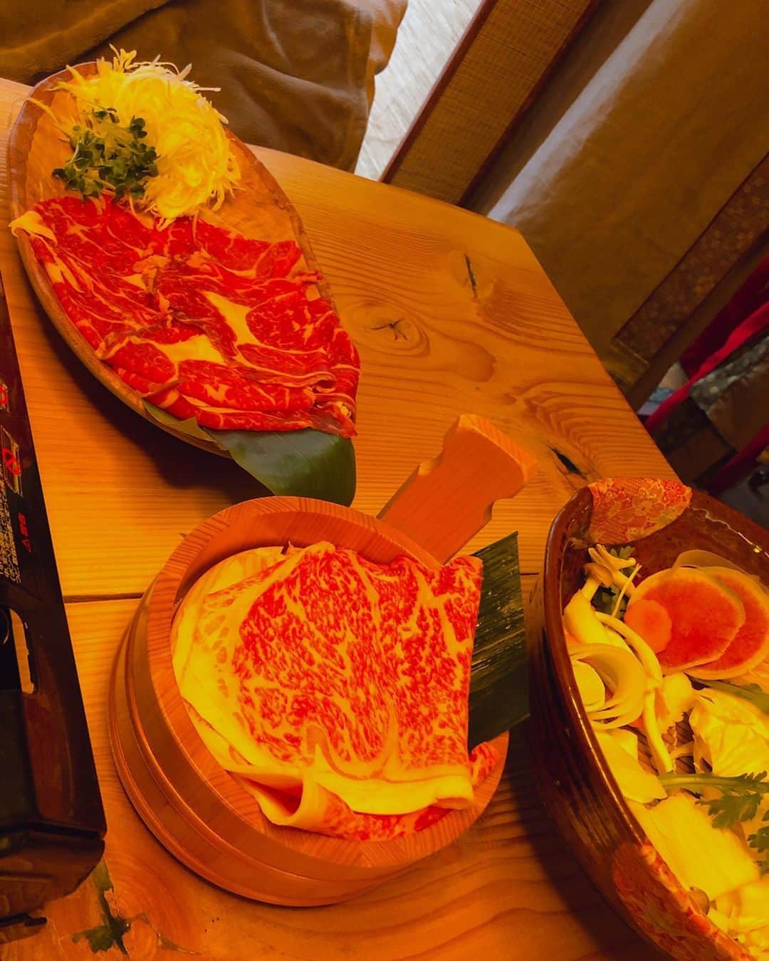 山下莉奈さんのインスタグラム写真 - (山下莉奈Instagram)「まだオープンしたての日本食屋さん #空海　 日本と変わらないしゃぶしゃぶを堪能しました❤️❤️ #paris #japaneserestaurant #パリで和食 #しゃぶしゃぶ」1月23日 22時51分 - rinayamashita