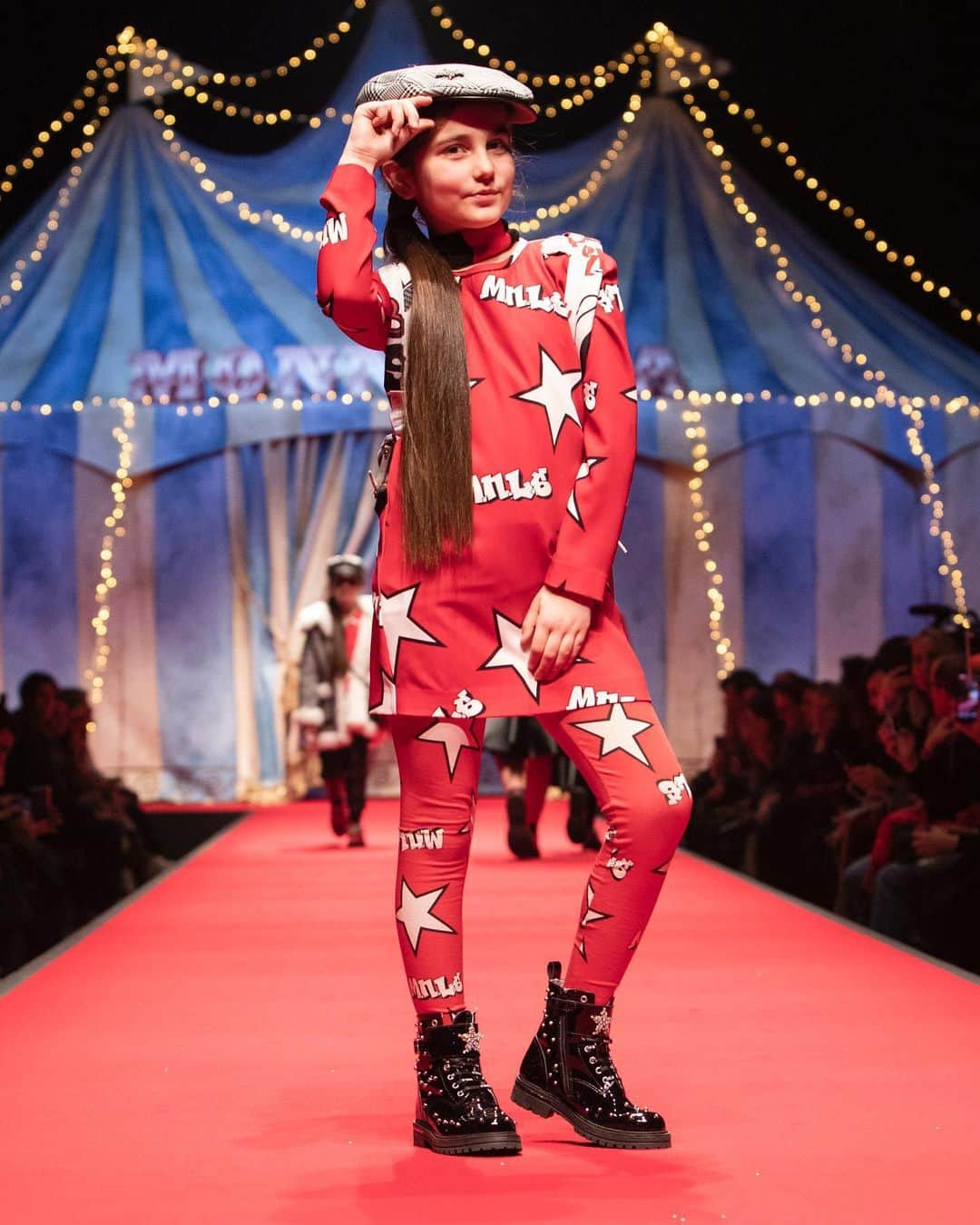 Laertaさんのインスタグラム写真 - (LaertaInstagram)「I never dreamed about success, I worked for it ❤️ #duringthefashionshow for @monnalisa_official  #catwalkmodel」1月23日 23時09分 - fashion_laerta