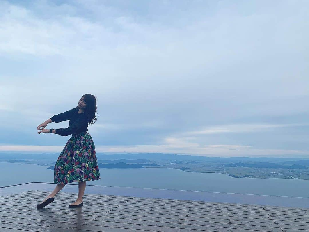 綾瀬麗奈さんのインスタグラム写真 - (綾瀬麗奈Instagram)「🐰🌸 . . 旅行がしたい、気分です🕊🌱 国内でも海外でも いろんなところに行きたいなぁ カナダ行きたいねって、いつもの子と🇨🇦✈︎ . 夢があって 人生を終えるまでに オーロラを見たいです☺️❄️ . . . #びわ湖バレイ #琵琶湖バレイ  #びわ湖テラス #琵琶湖テラス #滋賀観光 #滋賀旅行 #nagoya #japan #🇯🇵 #japaneseidol #japanesegirl #likeforfollow #偶像 #名古屋 #アイドル #御朱印ガール #トレーニング女子 #ゲーム女子 #タビジョ #名古屋インスタ交流会」1月23日 23時10分 - ayasereina