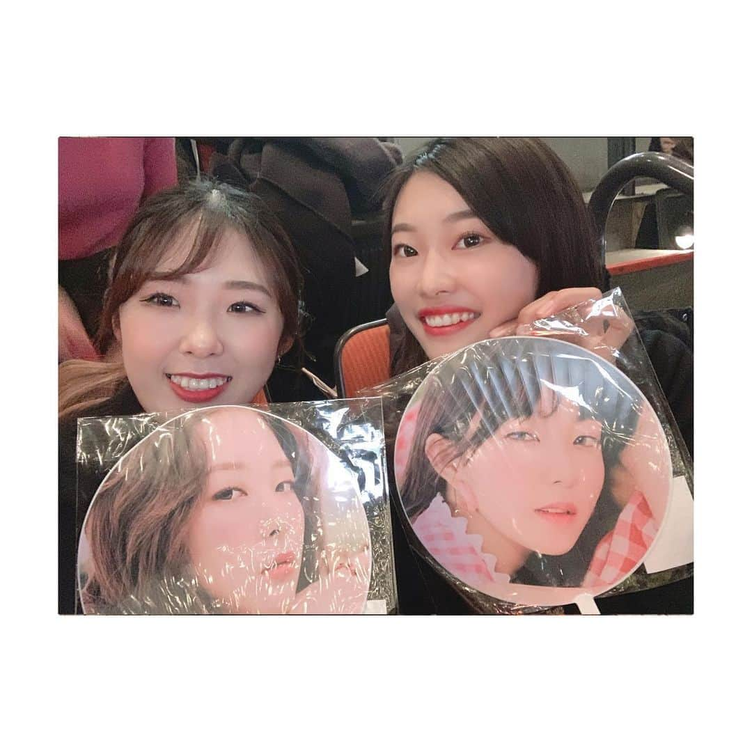 高木萌衣さんのインスタグラム写真 - (高木萌衣Instagram)「・ しーちゃんとﾚﾄﾞﾍﾞﾙLIVE~💗🧡 ・ スタイル良すぎて、みんな可愛すぎて、ほんまにお人形さん…🥺🥺 見惚れて最後まで口あきっぱやった🤣笑 ・ 楽しんだ分オフのラスト合宿頑張るぞー！🔥 ・ しーちゃん誘ってくれてありがと❤️ ・ #redvelet #레드벨벳　#larouge」1月23日 23時05分 - mei__takagi