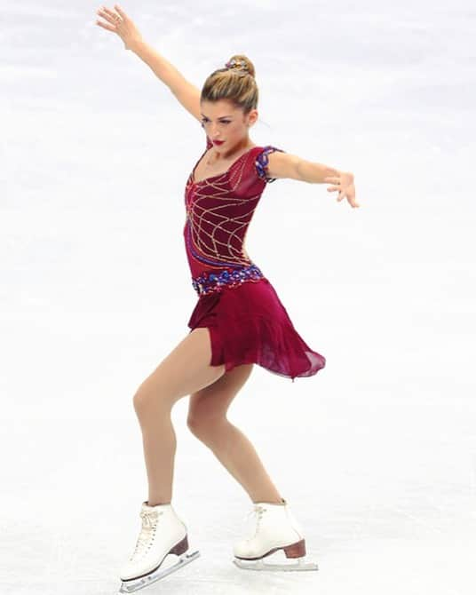 サマンサ・シザーリオさんのインスタグラム写真 - (サマンサ・シザーリオInstagram)「tbt to my short program in Greensboro 5 years ago! Hope the ladies seize the moment tonight and bring the sass 🤗 Extra good luck to my girl @renaikenishi 💕 enjoy every minute! XO」1月23日 23時09分 - sammi.kramer