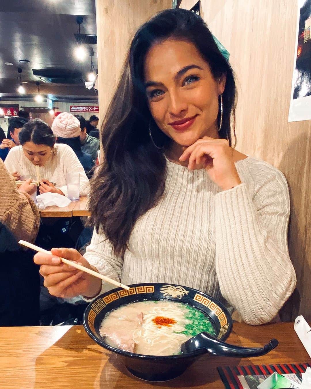 Dutchさんのインスタグラム写真 - (DutchInstagram)「What did you do today? Me: ohh my boyfriend took me on a date to FREAKING JAPAN🤯?!? We love Asia and the first stop he chose is Japan, after that he planned Thailand for my birthday😱🎂. - Absolutely amazing, I have no words for it🥺10 years might seems long for many young people like us, but for me it still feels like day one, all day everyday @jeremy.mettendaf ♥️. I - ps. How friggin cool is that Goku statue in front of our hotel😍?! Already took my ass back into those anime stores today wanting to buy everything🙄 Love it😂! Pps. Japan shopping hauls coming too!🇯🇵」1月23日 23時11分 - nochtlii