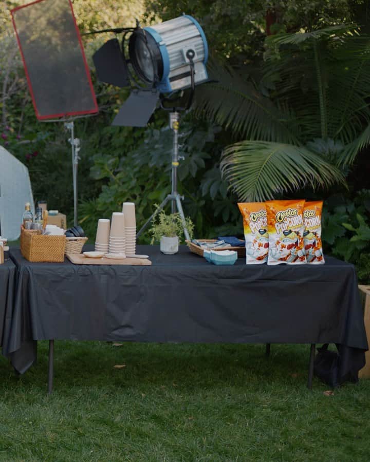 MCハマーのインスタグラム：「Grab your popcorn. Somethin’ big is coming your way. @Cheetos #ad」