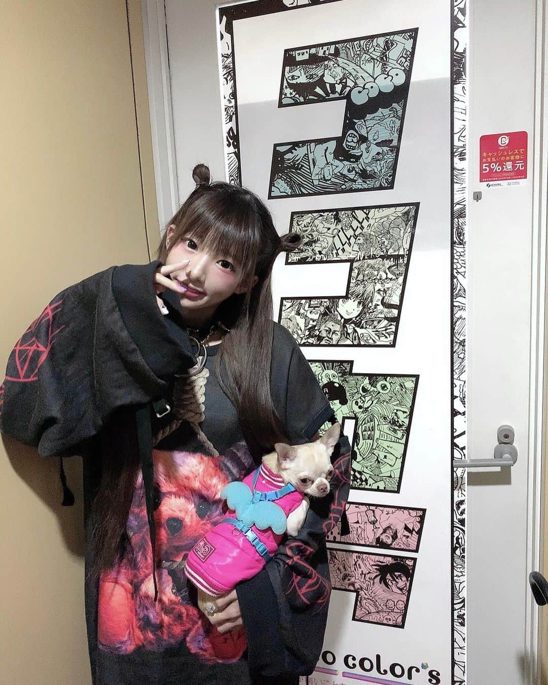 椎名ひかり（ひかりん）さんのインスタグラム写真 - (椎名ひかり（ひかりん）Instagram)「#痛ネイル　#カラーズ秋葉店　#colorsblue #ココカラーズ　#カラーズブルー渋谷店 #カラーズイエロー　#痛ネイル専門　#colorsyellow #CIVARIZE #TRAVAS #お団子ヘアー　#ハーフアップ　#code #fashion #ootd  今日の私服 #今日の服 #カジュアルコーデ #私服 #コーディネート #プチプラコーデ #プチプラ#着まわし #着まわしコーデ」1月23日 23時36分 - pikarin_shiina