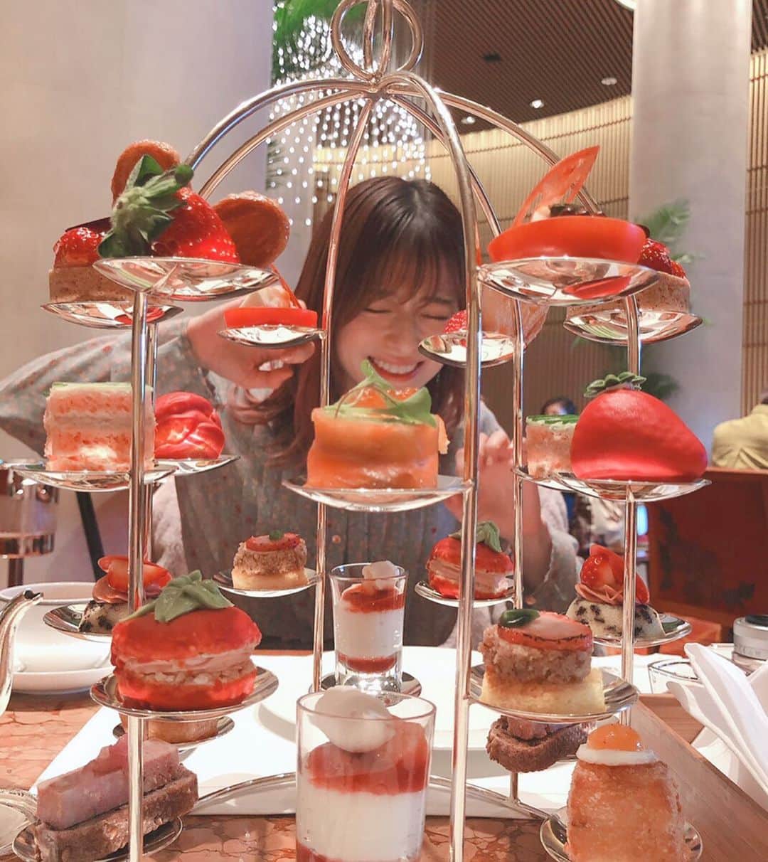 黒坂優香子さんのインスタグラム写真 - (黒坂優香子Instagram)「🍓🍓🍓 ・ ・ ペニンシュラホテルのアフタヌーンティー☕️ ・ プライベートでアフタヌーンティーしたの初めてだったの！ 嬉しい♡ ・ ・ パフェは表参道にある INITIAL♡ ・ ・ #afternoontea #cafe #いちごスイーツ #いちごパフェ #peninsula #initial」1月23日 23時29分 - yukakokurosaka0606