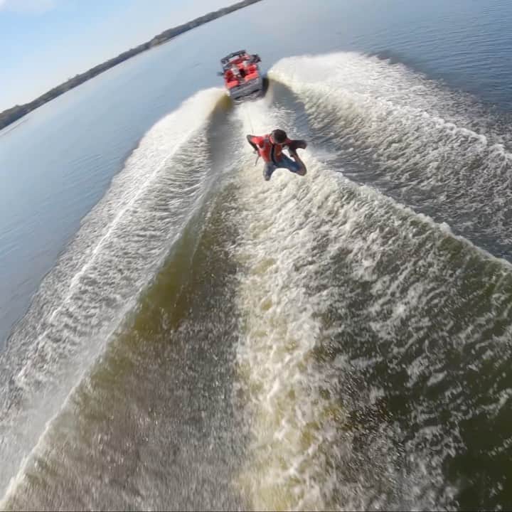 手塚翔太のインスタグラム：「One hit behind my 2020 @supra_boats SA550🇯🇵🍣🥢 📹:@agarabaghi」