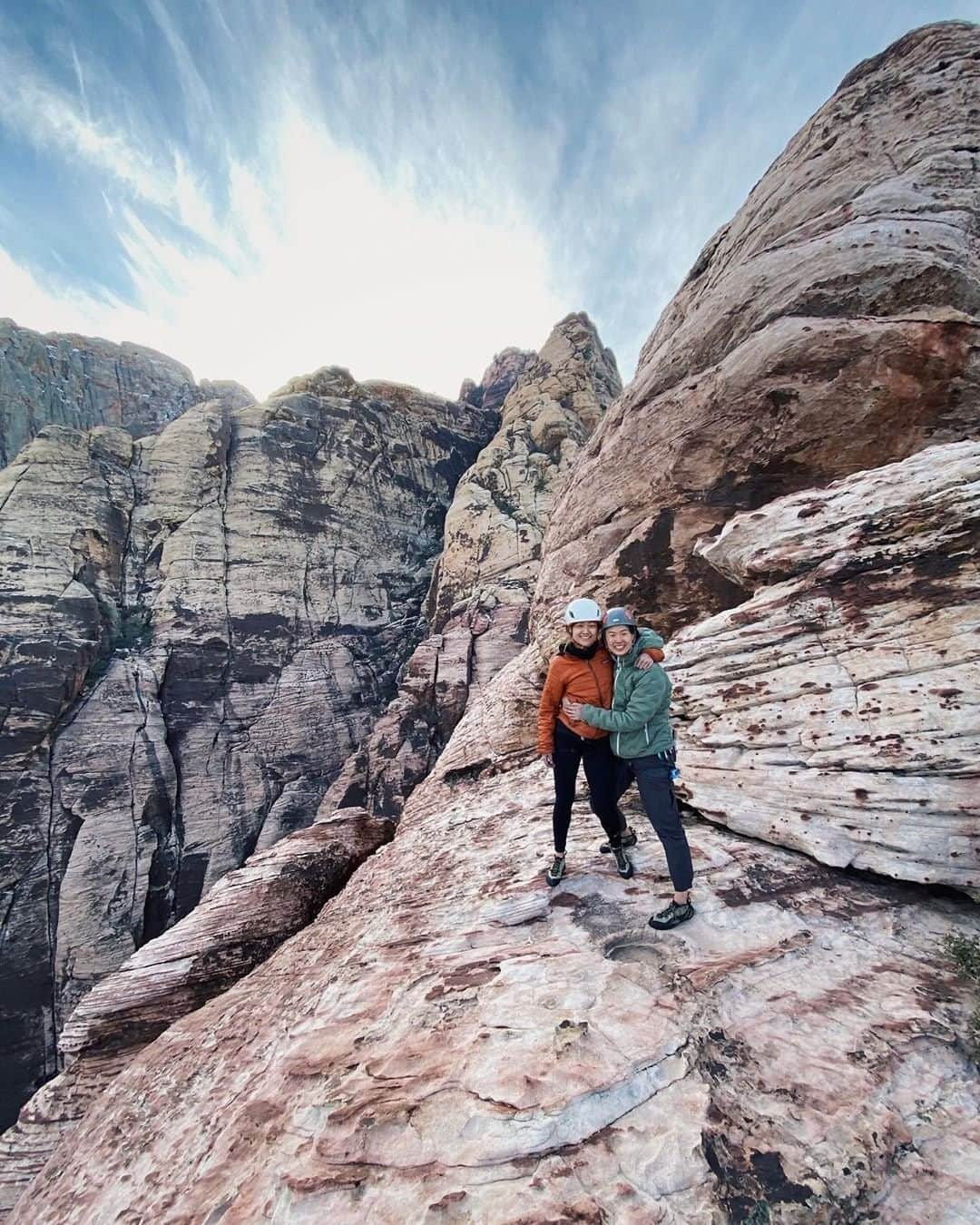 REIさんのインスタグラム写真 - (REIInstagram)「When so much of the country is under snow, folks in the desert are coming out to play.  Photo: @emmelinewang in Red Rock Canyon National Conservation Area, #Nevada. #OptOutside」1月23日 23時30分 - rei