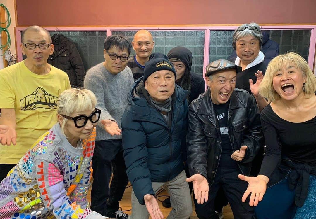 いとうせいこうのインスタグラム：「来週月曜日じゃがたらライブのためのリハ。近田さん、高田エージさん。近田さんがお控えなすってと言い出して。」