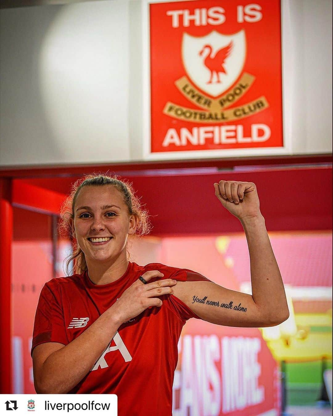 リヴァプールFCさんのインスタグラム写真 - (リヴァプールFCInstagram)「Welcome, Rylee! 🔴 Repost @liverpoolfcw ・・・ ❤️ #YNWA, @_ryleefoster ❤️ #LFCW #LFCWomen #LiverpoolFCW」1月23日 23時40分 - liverpoolfc