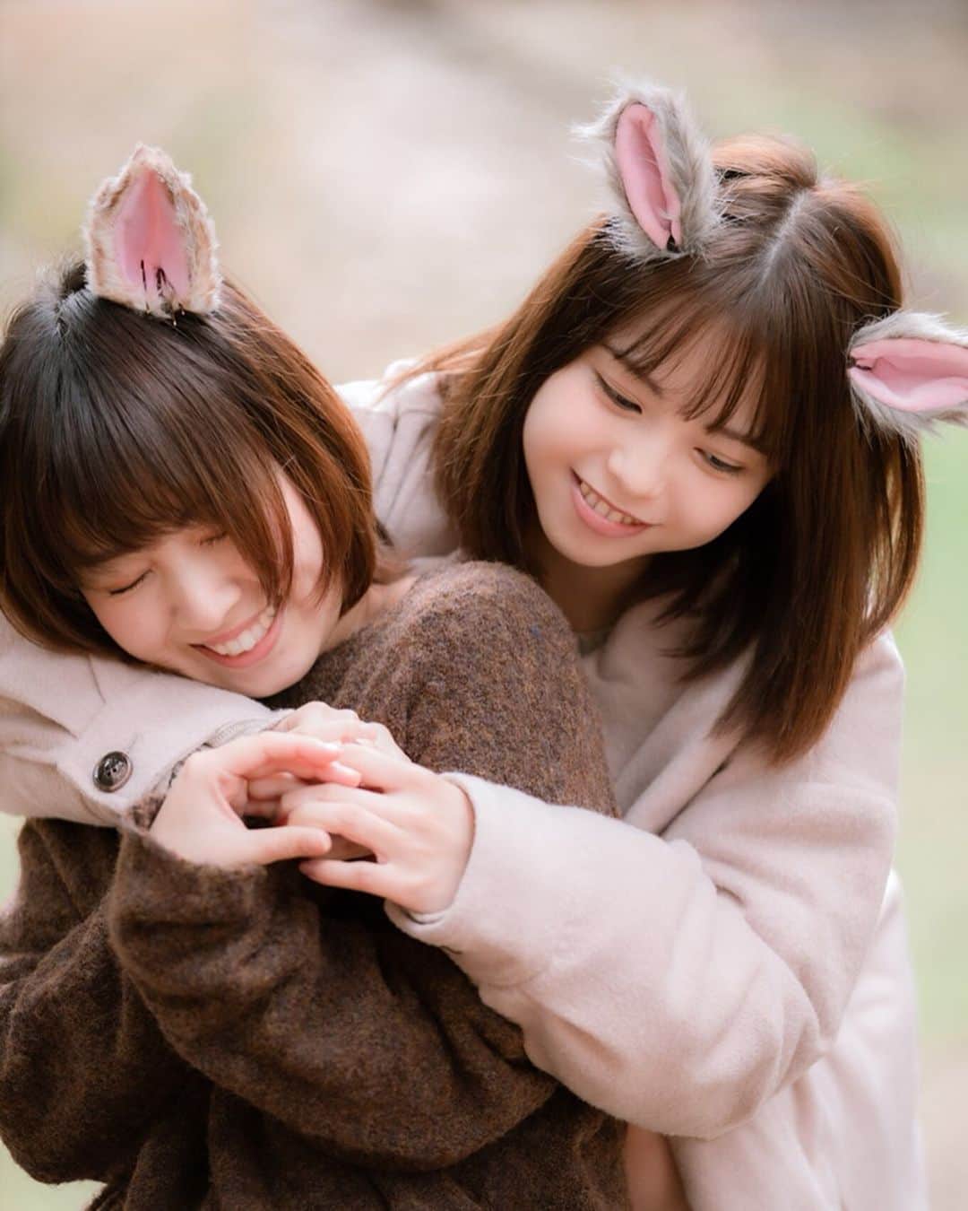 ワンサイド福岡さんのインスタグラム写真 - (ワンサイド福岡Instagram)「model：佐藤 あつ ＆齋藤 花 photo by： @kuroking1169 ＊ ケモ耳ポートレート撮影会のお写真です。 誠にありがとうございます。 ＊ 可愛い女の子同士がいちゃいちゃしてる様子っていいですよね…！ ＊ #ケモ耳  #小動物系女子  #可愛いは正義  #萌える  #福岡モデル  #ポートレート #ポートレートモデル  #ポートレートしま専科  #福岡被写体  #被写体モデル  #被写体になります  #撮影会モデル #福岡撮影会モデル  #福岡撮影会 #モデル撮影会 #ワンサイド福岡 #ワンサイド撮影会 #福岡ポートレート  #福岡カメラ部  #写真撮ってる人と繋がりたい  #カメラマンさんと繋がりたい  #ファインダー越しの私の世界  #ポートレート部  #lovers_nippon_portrait  #good_portraits_world  #jp_portrait部  #girl #japanesegirl  #instagood #fukuoka_camera」1月23日 23時41分 - oneside_fukuoka