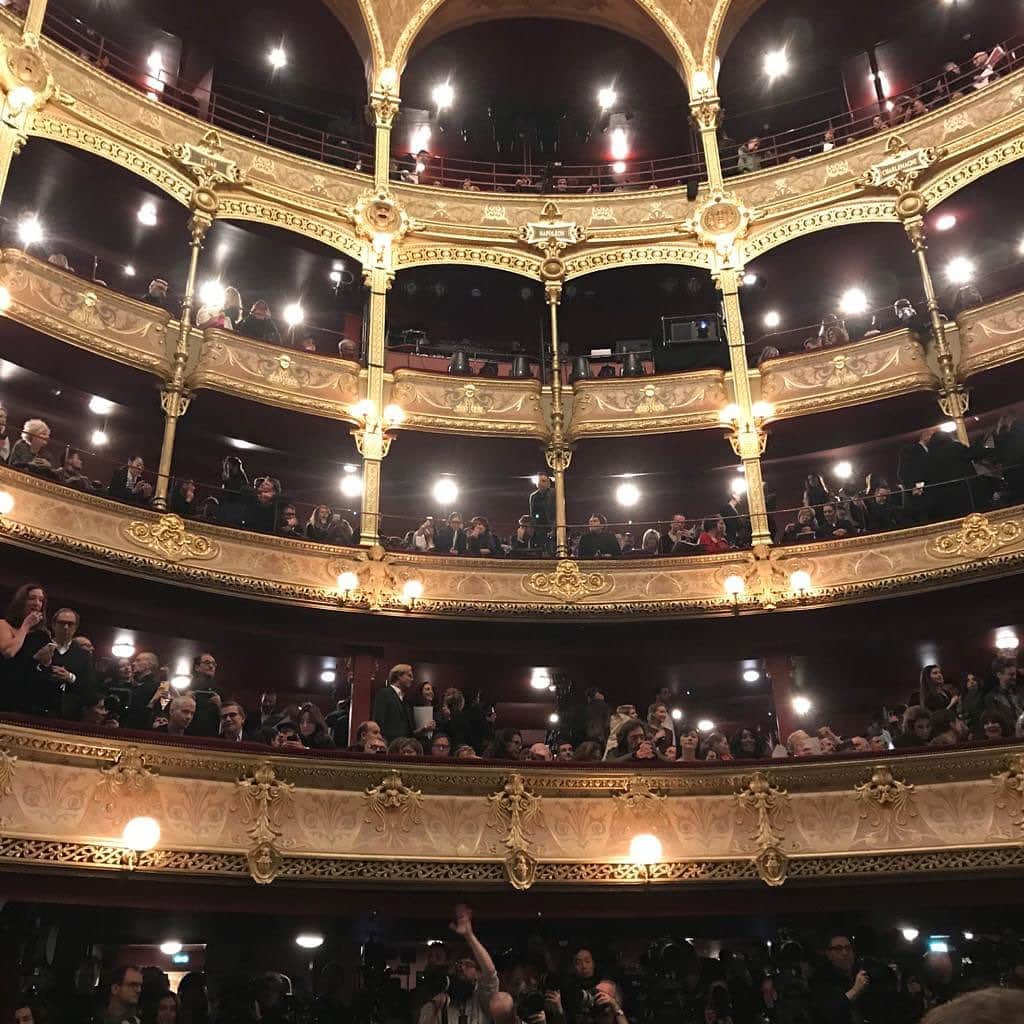 ドリス・ヴァン・ノッテンさんのインスタグラム写真 - (ドリス・ヴァン・ノッテンInstagram)「Thank you @jpgaultierofficial for the amazing show and evening last night in Paris. #jeanpaulgaultier #couture #lastshow #50years #teatreduchatelet」1月23日 23時47分 - driesvannoten