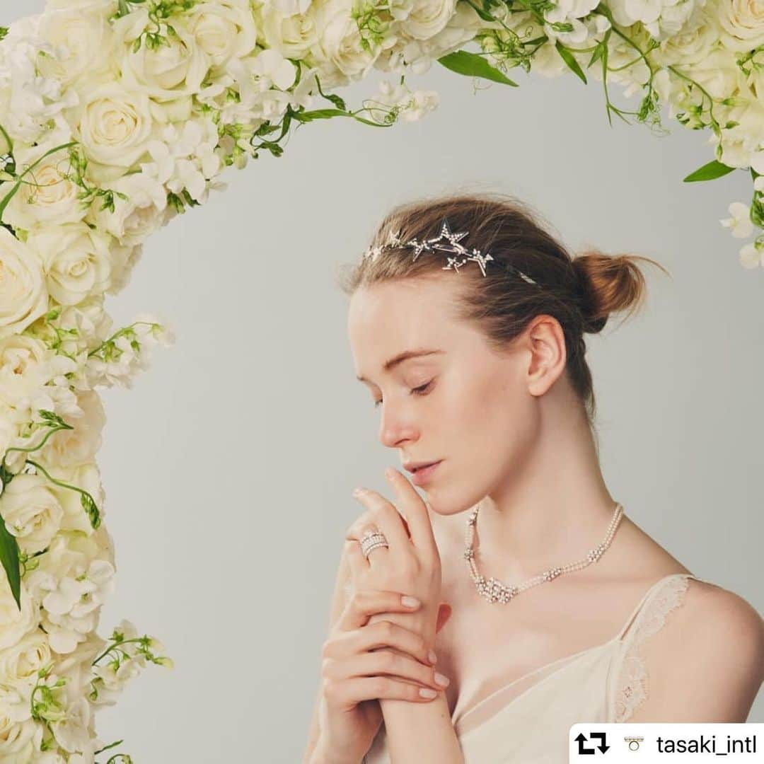 j_paris_bridalさんのインスタグラム写真 - (j_paris_bridalInstagram)「#repost @tasaki_intl ・・・ Let TASAKI bridal jewellery celebrate your ideal wedding and help you design a precious moment in your own style. #TASAKI #BRILLANTE #abstractstar #floralstars #diamond #pearl #Bridal #engagementring #weddingring #tiara #necklace」1月23日 23時48分 - j_paris_bridal