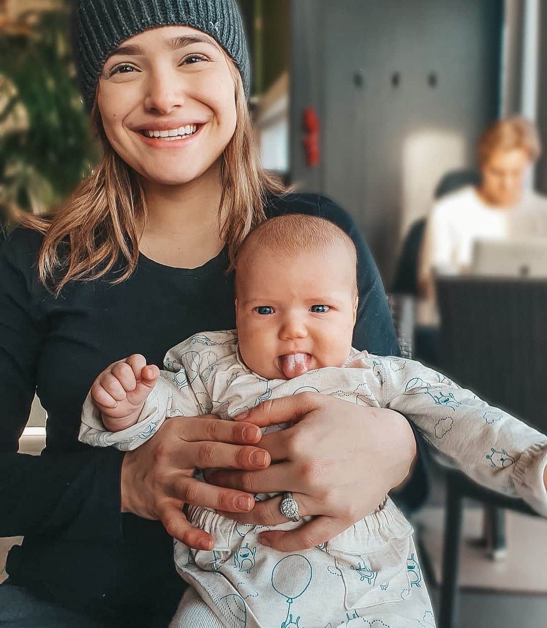 チャチー・ゴンザレスのインスタグラム：「Thank you for all the birthday wishes! 24....dang here we are! I know some of y’all have been around since I was 15 and I’m so incredibly grateful for the years of love and support y’all have given me! 23 flew by but I got the most amazing daughter out of it...really was my golden year! Looking forward to all 24 has to offer me with my love by my side @jukkadudeson  Here’s to another year of greatness!  LET’S GET WEIRD TODAY 🎈」
