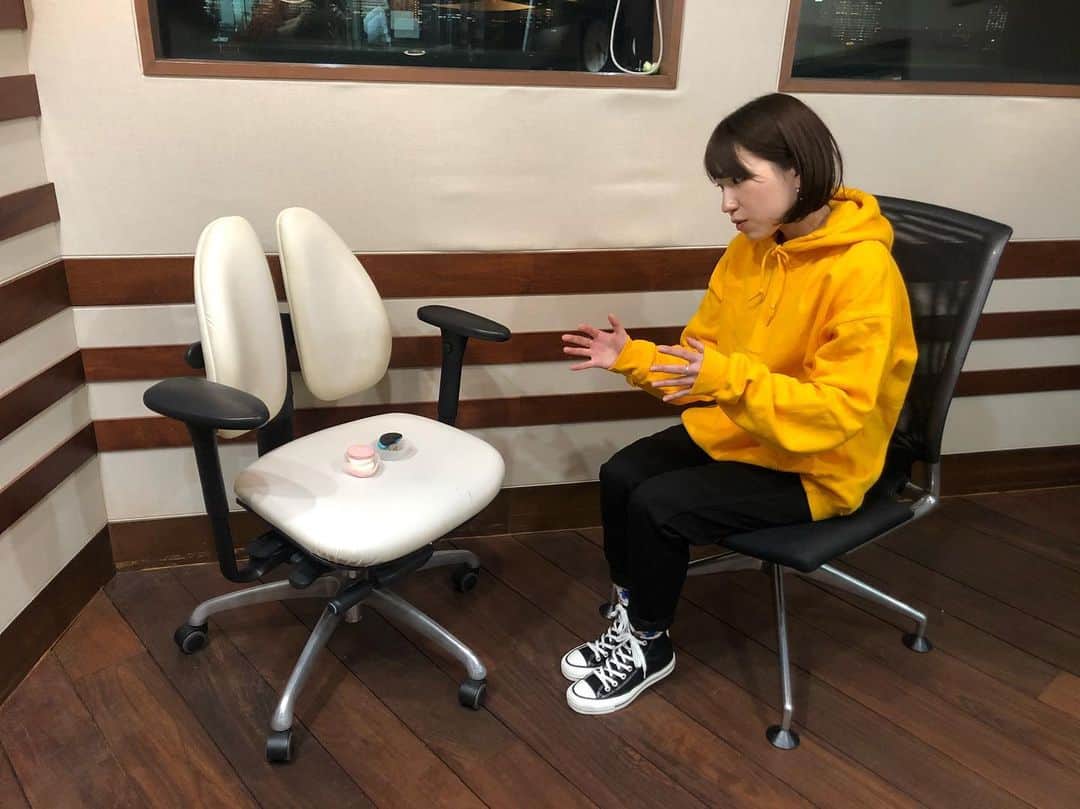 関取花のインスタグラム：「本日もtokyofm「ねるまえのまえ」ありがとうございました📻 今日はグルメコーナーで今話題の"トゥンカロン"をご紹介しました🍪マカロンの進化系だそう…！ 来週もよろしくお願い致します🙋‍♀️ #tokyofm #ねるまえのまえ」