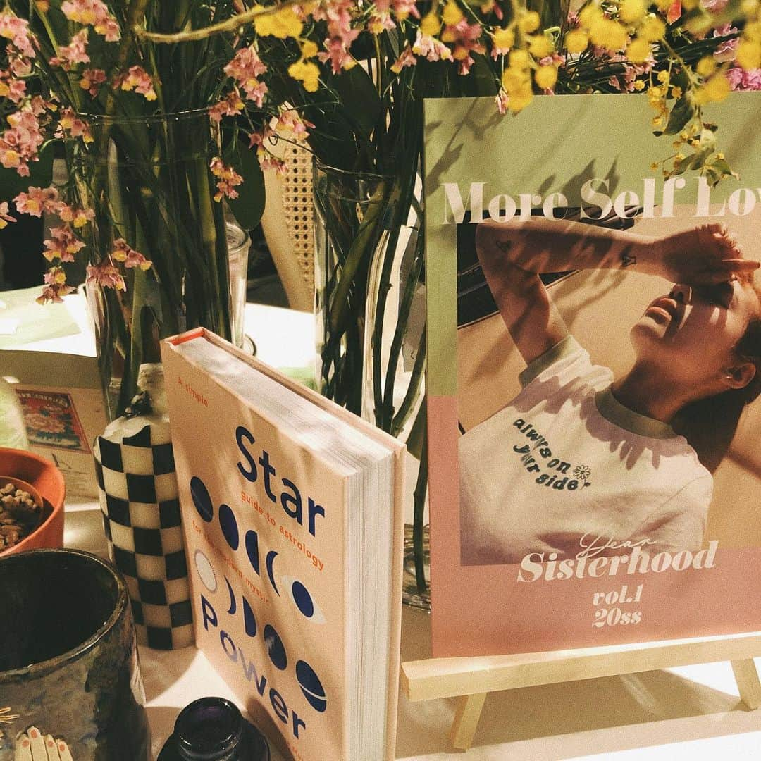 真山りかさんのインスタグラム写真 - (真山りかInstagram)「.﻿ ﻿ #dearsisterhood さんの展示会へ﻿ 莉子ちゃんに連れてってもらった☺︎﻿ ﻿ 莉子ちゃんありがとう﻿ 早く暖かくなってほしいな〜﻿ ﻿ #2020ss ﻿ #春服 #好き ﻿ #instafashion﻿ ﻿ #まやまにあ﻿ ﻿ .」1月23日 23時57分 - ma_yama_official