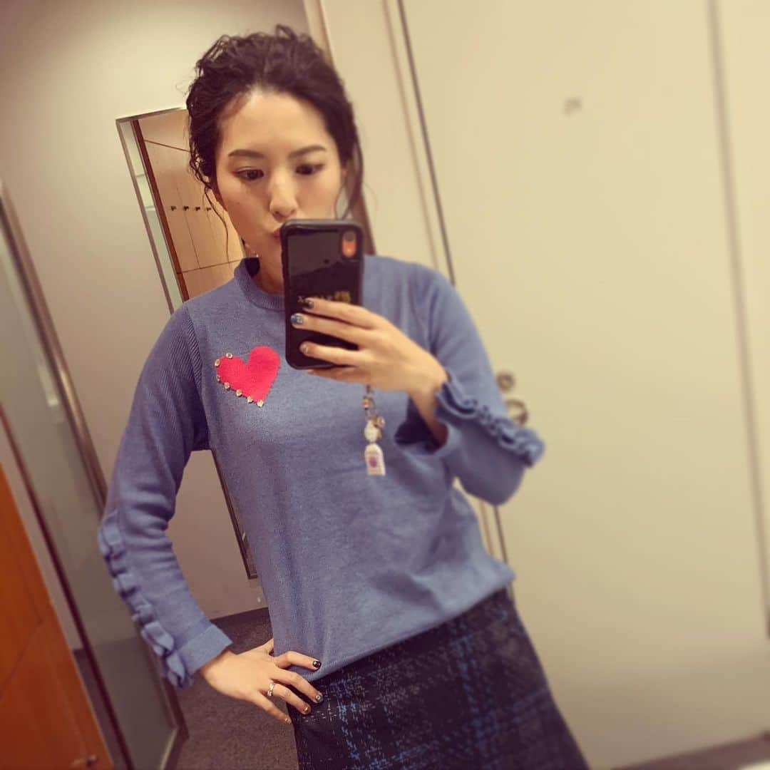 浜口順子さんのインスタグラム写真 - (浜口順子Instagram)「今日も一日お疲れ様でした〜💓 金曜がやってきたぞ〜💓 なにごとも　ハートが大切。 … …  #LOVE #happy #fashion #japan #photooftheday #ootd #selfie #hot #style #life #ハート #heart #love #スタイリング #アンドラブ #andlove #coordinate #cordinate #japanesegirl #アラサー #アンドラブコーデ #私服 #outfit #わたし #今日の私服 #コーデ　#全身アンドラブコーデ　#ラブラー」1月24日 0時00分 - hamaguchijunko