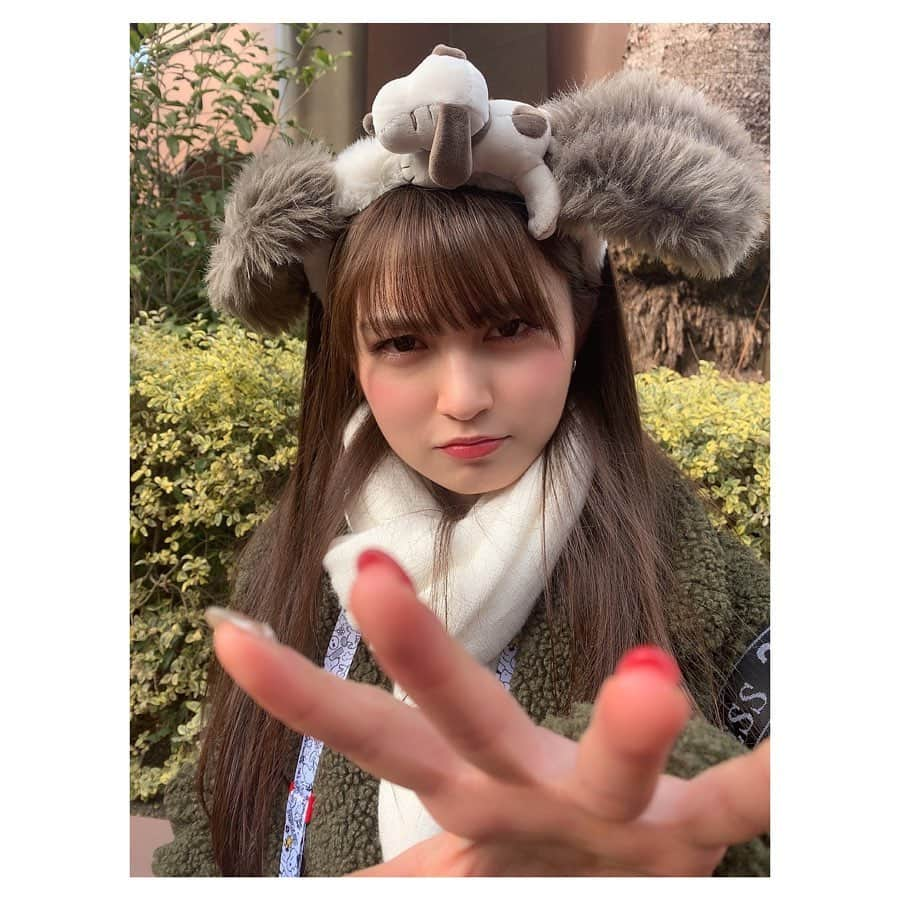 神志那結衣さんのインスタグラム写真 - (神志那結衣Instagram)「22歳になりました🐱❤️ 自分らしさと楽しむことを忘れず 常に、周りで支えて下さってる方がいるから活動出来ていることに感謝して これからも精進してまいります ： 写真は幼い頃カメラを向けられるとよくやってた謎のポーズ 1歳の私→現在の私です✋ 大きくなりましたや〜  #誕生日　#22 #birthday」1月24日 0時00分 - jiina27