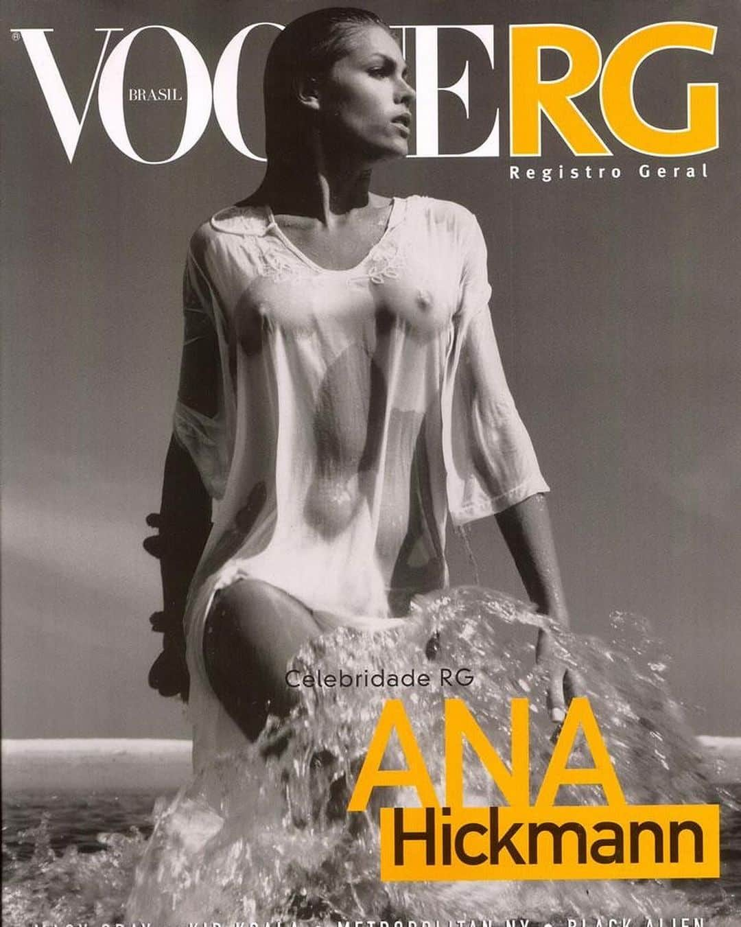 Ana Hickmannさんのインスタグラム写真 - (Ana HickmannInstagram)「Hoje é dia de #TBT e eu queria dividir com vocês essas capas da revista @voguebrasil. Fotos lindas feitas por grandes profissionais como Miro de Souza, Jacques Dequeker, Paschoal Rodrigues - entre outros. Saudade dessa época, desses cortes de cabelo e dessas diversas tonalidades. Esse ano eu vou ousar com o meu cabelo!!! Vem novidade por aí 👀😉 #vogue #capavouge #moda #style #hair #hojeemdia #record.」1月24日 0時07分 - ahickmann