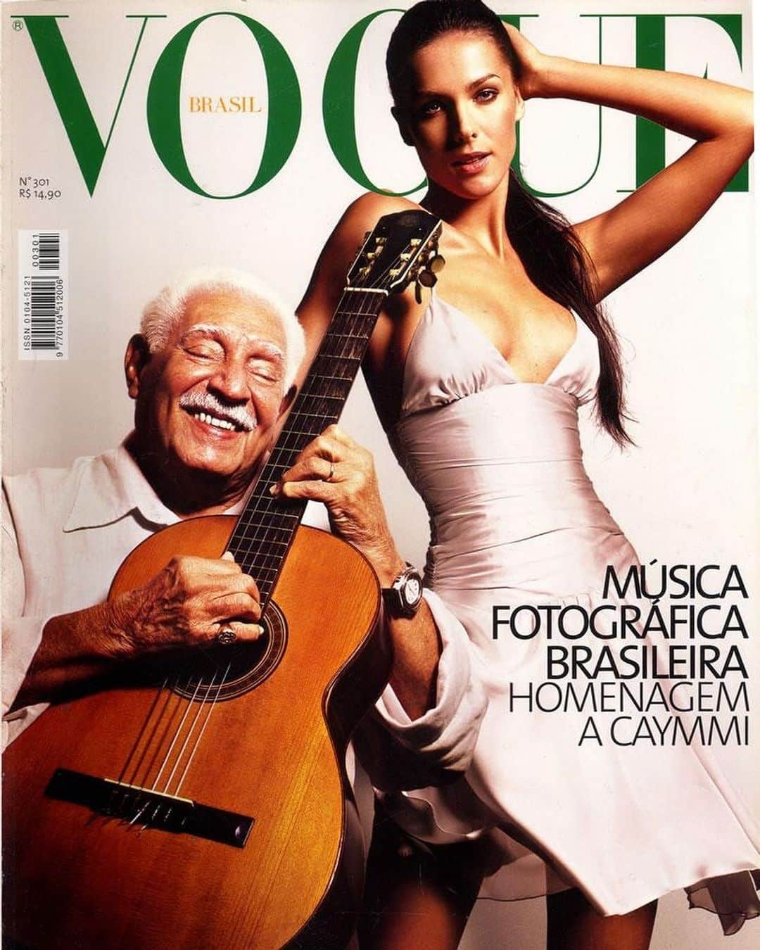 Ana Hickmannさんのインスタグラム写真 - (Ana HickmannInstagram)「Hoje é dia de #TBT e eu queria dividir com vocês essas capas da revista @voguebrasil. Fotos lindas feitas por grandes profissionais como Miro de Souza, Jacques Dequeker, Paschoal Rodrigues - entre outros. Saudade dessa época, desses cortes de cabelo e dessas diversas tonalidades. Esse ano eu vou ousar com o meu cabelo!!! Vem novidade por aí 👀😉 #vogue #capavouge #moda #style #hair #hojeemdia #record.」1月24日 0時07分 - ahickmann