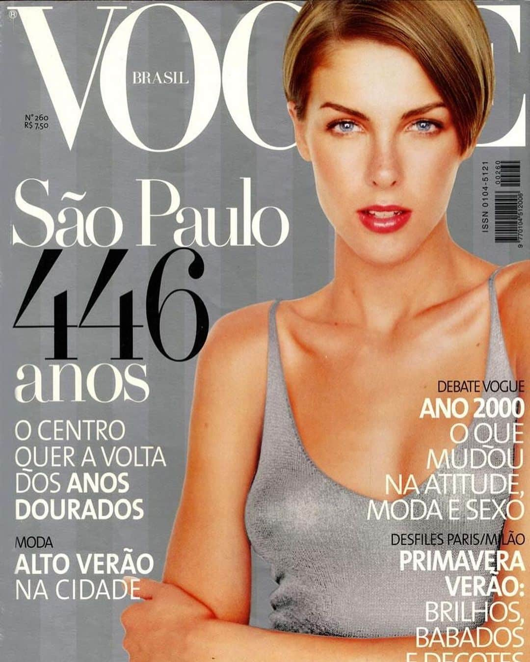 Ana Hickmannさんのインスタグラム写真 - (Ana HickmannInstagram)「Hoje é dia de #TBT e eu queria dividir com vocês essas capas da revista @voguebrasil. Fotos lindas feitas por grandes profissionais como Miro de Souza, Jacques Dequeker, Paschoal Rodrigues - entre outros. Saudade dessa época, desses cortes de cabelo e dessas diversas tonalidades. Esse ano eu vou ousar com o meu cabelo!!! Vem novidade por aí 👀😉 #vogue #capavouge #moda #style #hair #hojeemdia #record.」1月24日 0時07分 - ahickmann