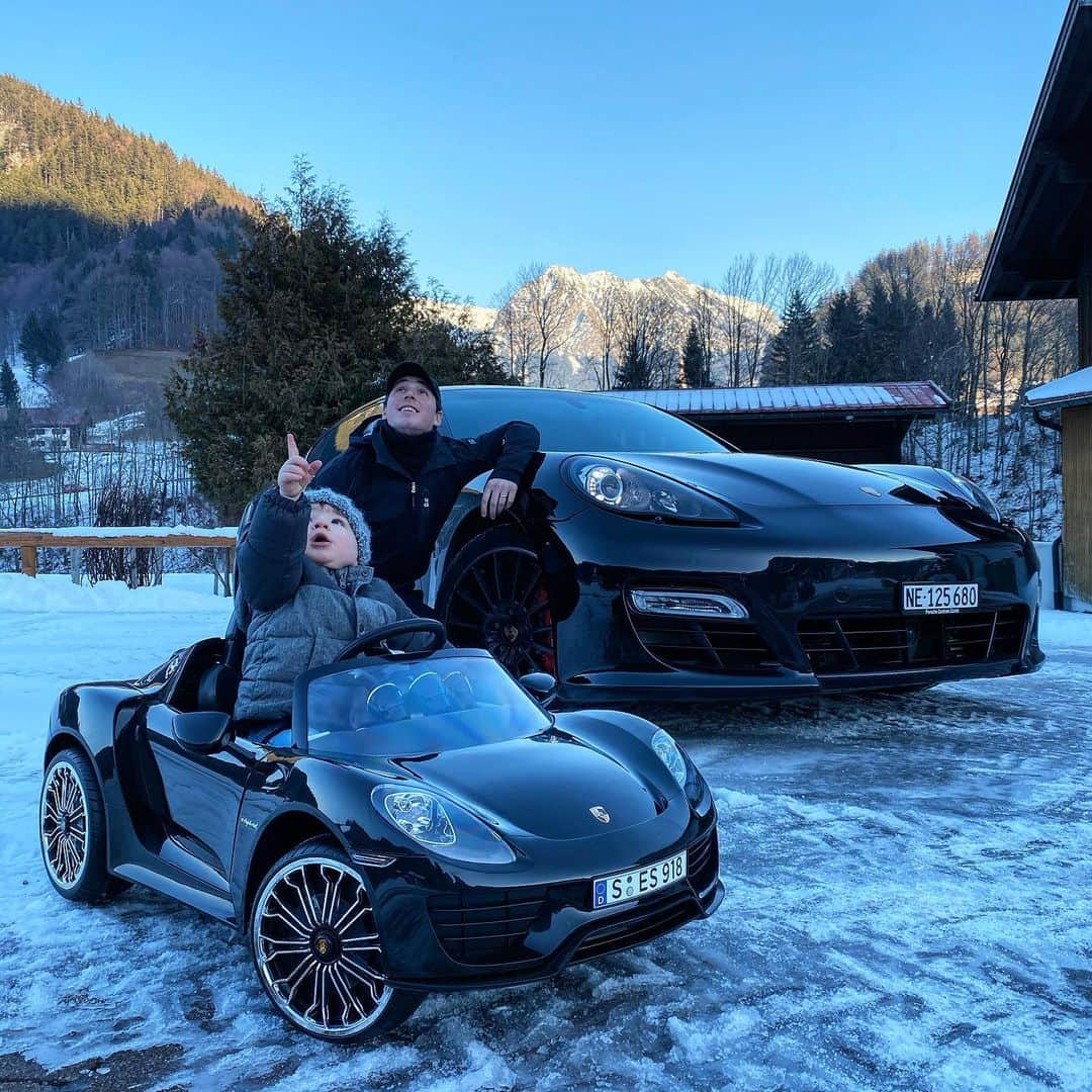 ブリュノ・マッソさんのインスタグラム写真 - (ブリュノ・マッソInstagram)「Thanks @cross.ninja and @aljonasavchenko for Louka’s present!!! #porsche #porschefans @porsche @porsche___panamera」1月24日 0時37分 - bruno_massot