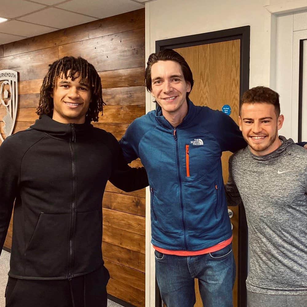 ナタン・アケのインスタグラム：「Was nice to meet @jamesphelps_pictures today🙏🏾 Secretly big Harry Potter fans🧙🏾‍♂️👀」