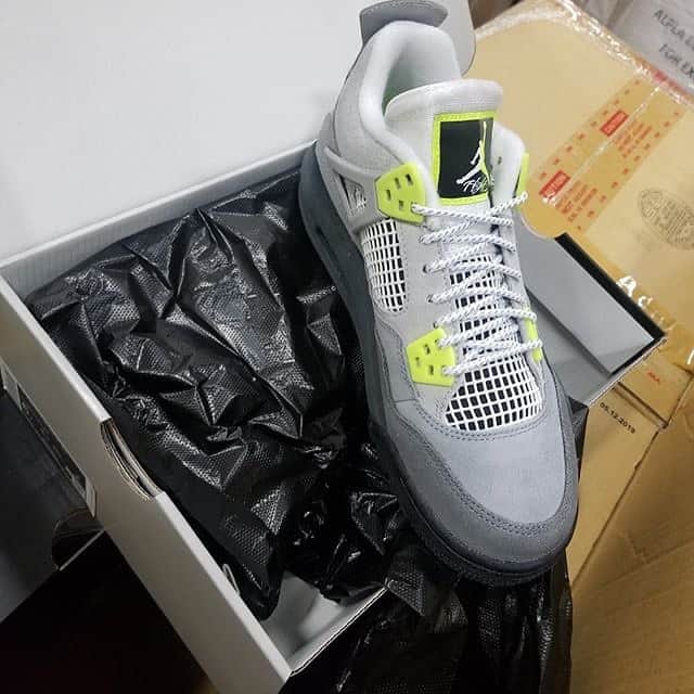 Nice Kicksさんのインスタグラム写真 - (Nice KicksInstagram)「LINK IN BIO for more // Here’s the first look at the upcoming Jordan 4 “Neon Air Max 95”. First thoughts?」1月24日 0時52分 - nicekicks