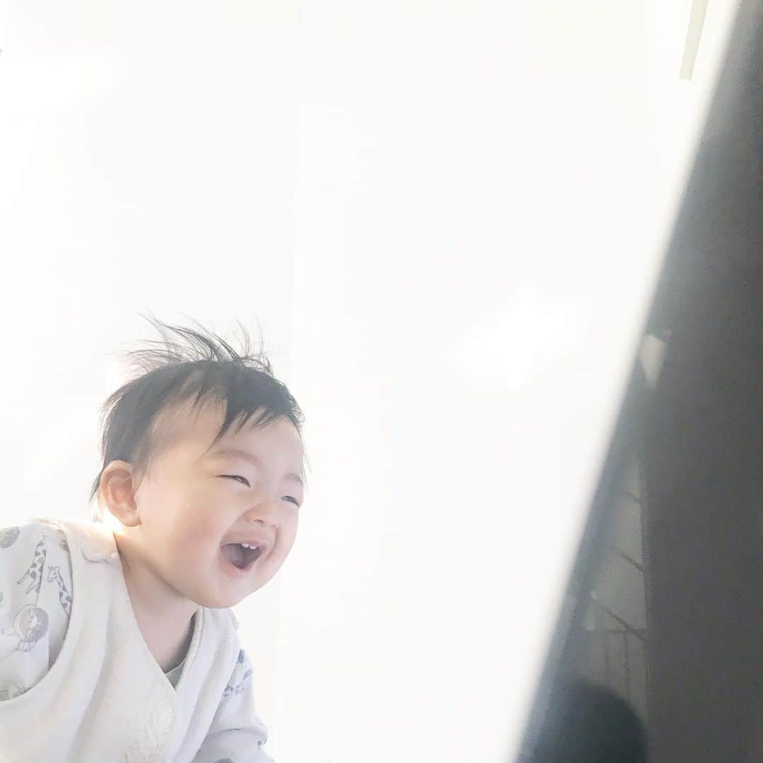 のインスタグラム：「What a perfect smile!  こいつの笑顔は本当の宝物。  #smile #son #perfect  #family #景色 #柏木景色 #笑顔 #息子 #赤ちゃんのいる生活 #寝起き #素晴らしい朝」