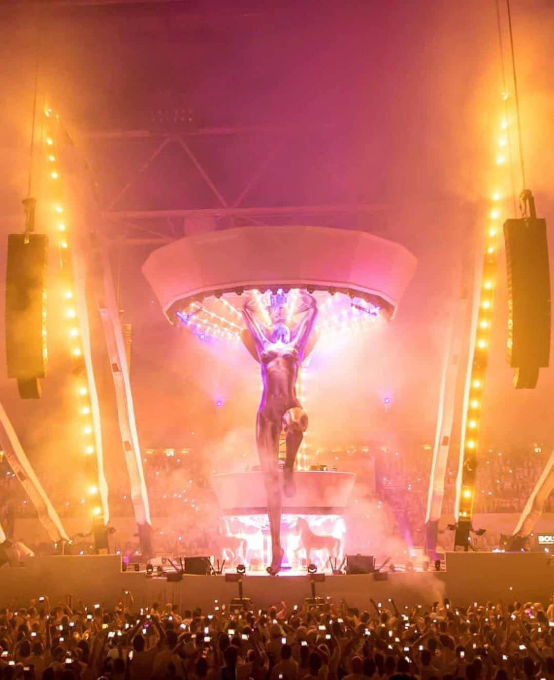 のインスタグラム：「The world's most unique dance event is returning to its origin in Amsterdam on July 4th. As a pre-registered member, you have exclusive access to your tickets before the official sale starts✨.⠀⠀ ⠀⠀ Our Member Sale starts on February 10th, 12:00 (CET). Pre-register via link in bio.⠀ ⠀ #BeyondSensation #Sensation #SensationWhite #uniqe #Amsterdam #JohanCruijffArena #festival #celebratelife #bepartofthenightdressinwhite #musicfestival」