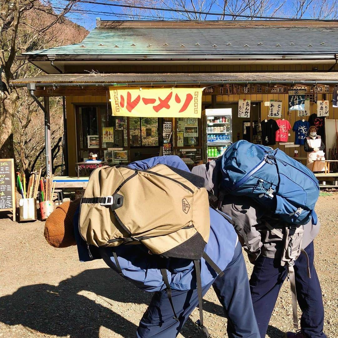 猪鼻ちひろさんのインスタグラム写真 - (猪鼻ちひろInstagram)「山山山！麺麺麺！笑 山頂カップラーメンは最高 富士山が見えた時のパワーは圧巻 撮影しながらみんなで自然を大満喫した日🏔☺️ @yamap55 #yamap55  #登山の思い出ポロポロ投稿　 #登山ファッション #も #お洒落　 #カップラーメン #デザート #美味しすぎ #キャラメリゼ #してくれた 😂 #大山 #丹沢 #大山詣り#登山」1月24日 1時13分 - inohanachihiro