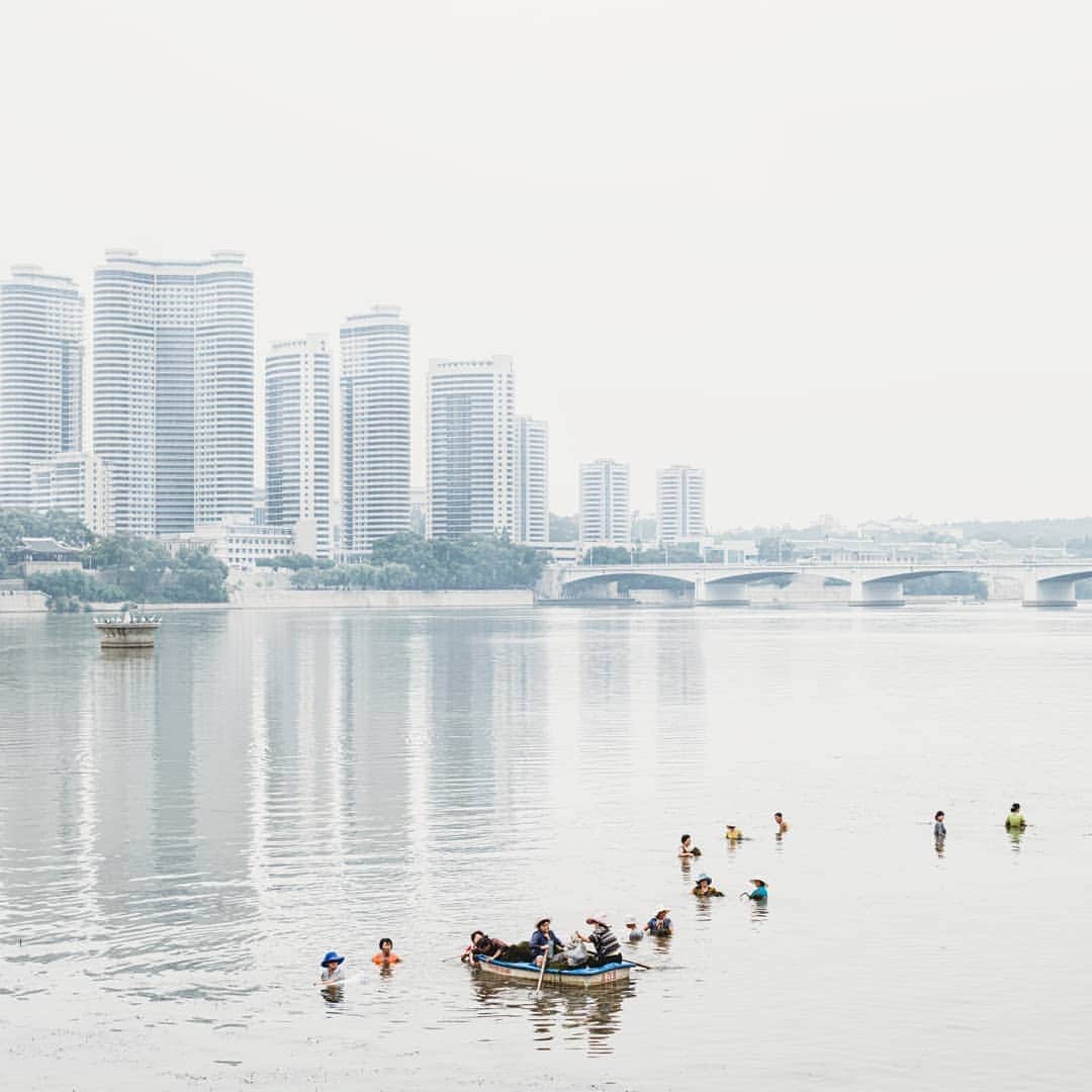 のインスタグラム：「During her trips to North Korea @xiomarabenderphotographer has got to know the extremely isolated country like hardly any other Western photographer. Last year, she was able to visit the country, equipped with our #LeicaSL2. "The Leica SL2 is meticulously crafted, unobtrusive and quiet. All of this has a decelerating effect on me, and makes it a perfect companion for this type of environment." Follow the link in our bio to learn more about her experiences.  #Leica #LeicaCamera #🔴📷 #itsyourchoice」