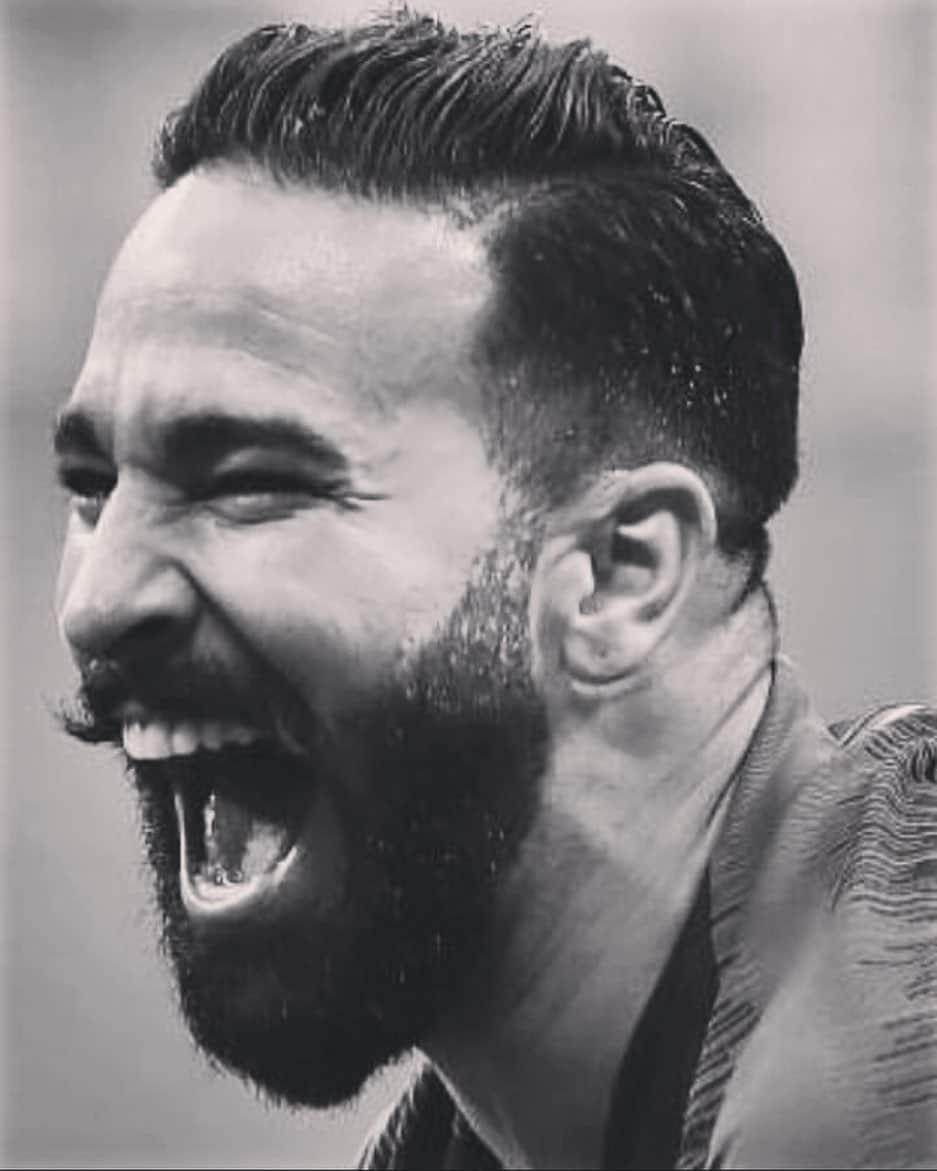 アディル・ラミのインスタグラム：「Black & white #power #nevergiveup #fight #discipline #workhard #onlesauralesmechants 🖤🤍」