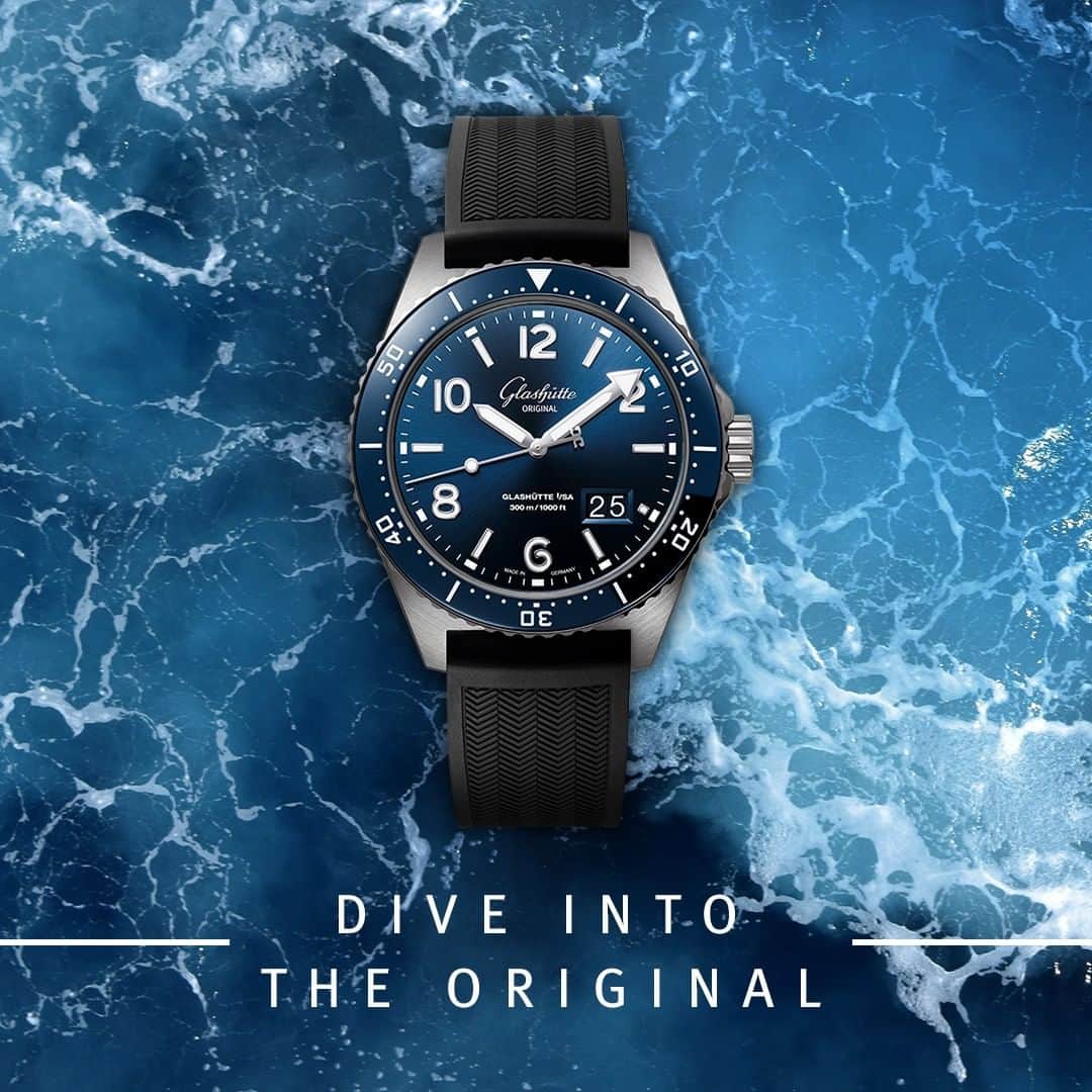 のインスタグラム：「Dive into the Original: with its sunray finished galvanic blue dial and deep blue ceramic bezel inlay, this SeaQ Panorama Date evokes the force of nature that inspired it.⁠ ⁠ #GlashütteOriginal #GlashuetteOriginal #SeaQ #PanoramaDate #bluedial #Spezialist #vintageinspired #divewatch #diverswatch #sportswatch #madeingermany⁠」