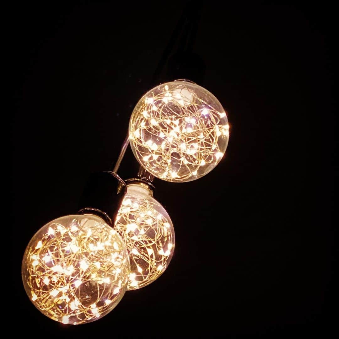 のインスタグラム：「good night  いつも寝る時に見る風景。静かにボーッと見てると眠たくなる。。。不思議な灯。。」