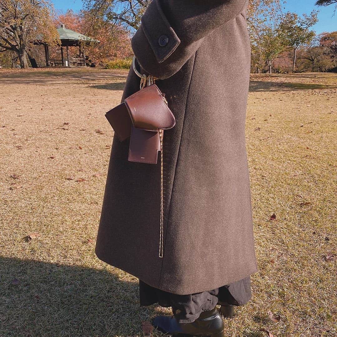 isutaさんのインスタグラム写真 - (isutaInstagram)「おしゃれな人が持っているバッグが気になる…﻿ ﻿ ﻿ 韓国発のレザー