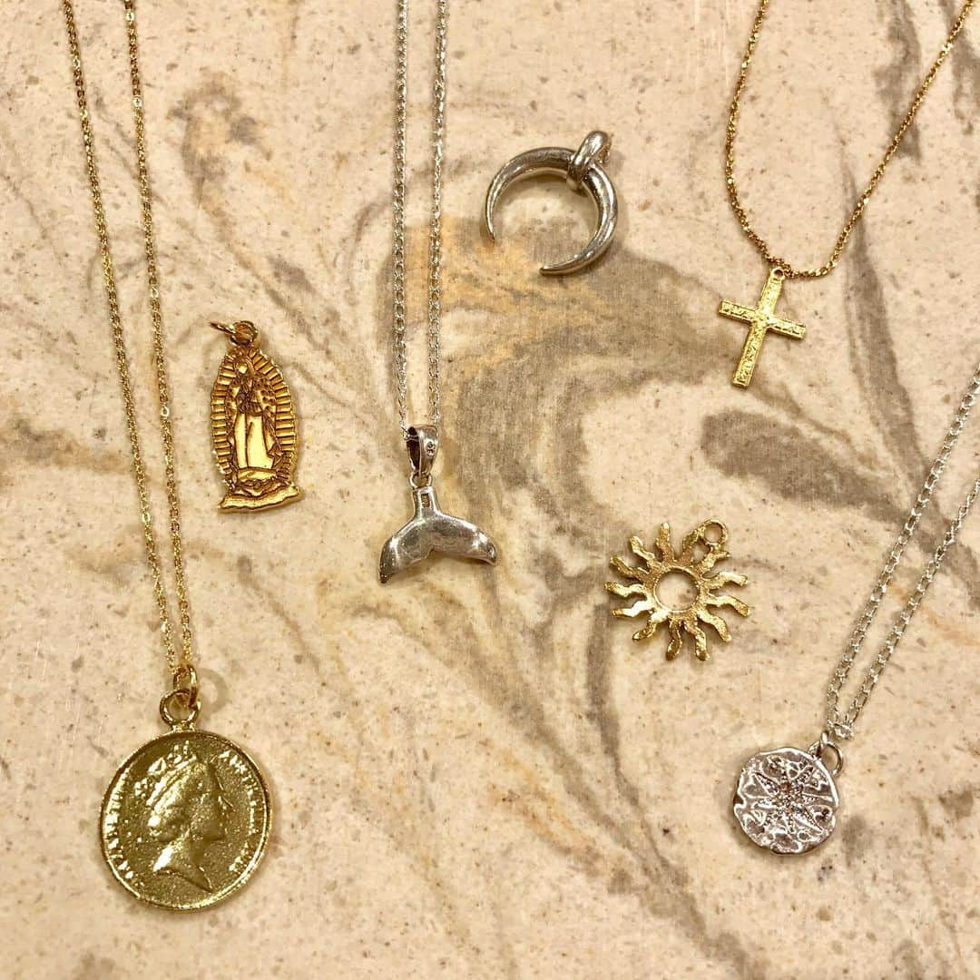 BOX CHARM Industryさんのインスタグラム写真 - (BOX CHARM IndustryInstagram)「ゴールドフィルドとSV925素材のチェーンとチャームのネックレスです✨色落ち、金アレルギーしにくいのでオススメです♬#boxcharm #boxcharmindustry #hirakata #hirakatatsite #Tsite #accessory#charm#jewelry #handmade#original#ボックスチャーム#ボックスチャームインダストリー#手作りアクセサリー#アクセサリー#ネックレス#ピアス#ビジュー#タッセル#イヤリング#ブレスレット#ストーン#チャーム#SALE#SV925#ゴールドフィルド#osaka#大阪」1月24日 12時21分 - bcindustry_