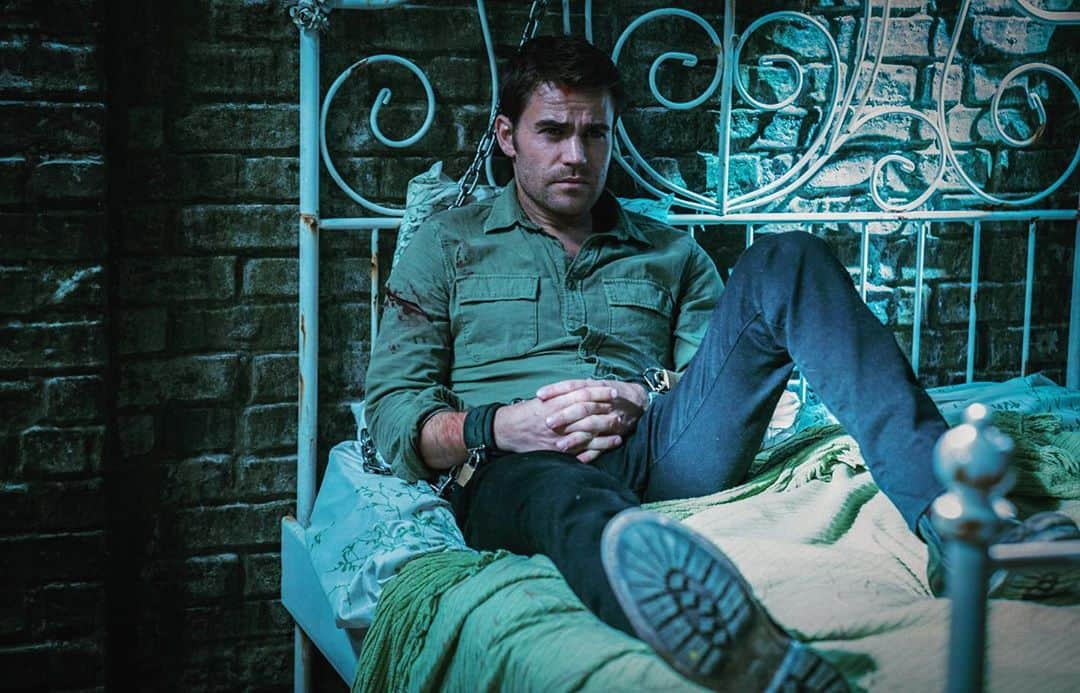 ポール・ウェズレイのインスタグラム：「Chained up and wearing a lime green shirt but still brooding. Ep 8 streaming now @cbsallaccess #tellmeastory」