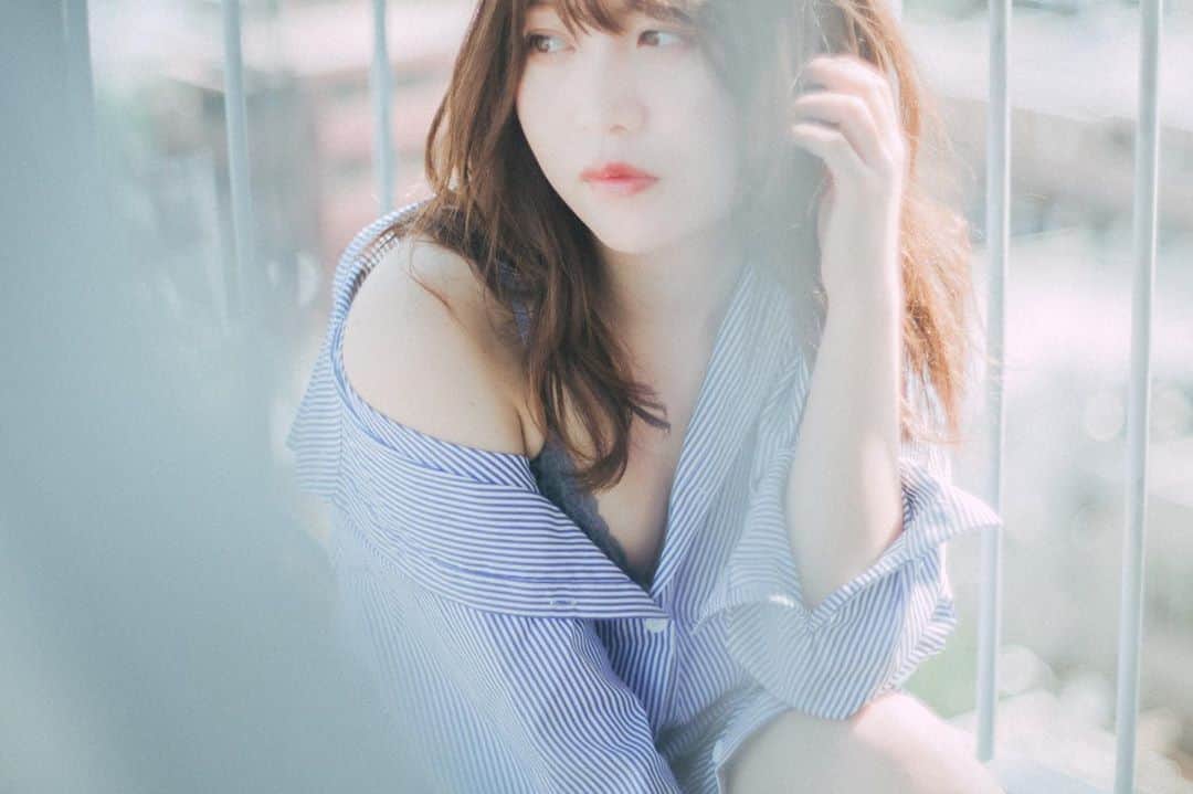 弘松菜摘のインスタグラム：「﻿ ﻿ ﻿ わかんないことは、わかんないよ﻿ まだ子供だし、大人じゃないし﻿ ﻿ ﻿ ﻿ #儚くて何処か愛おしい様な  #スクリーンに恋して」