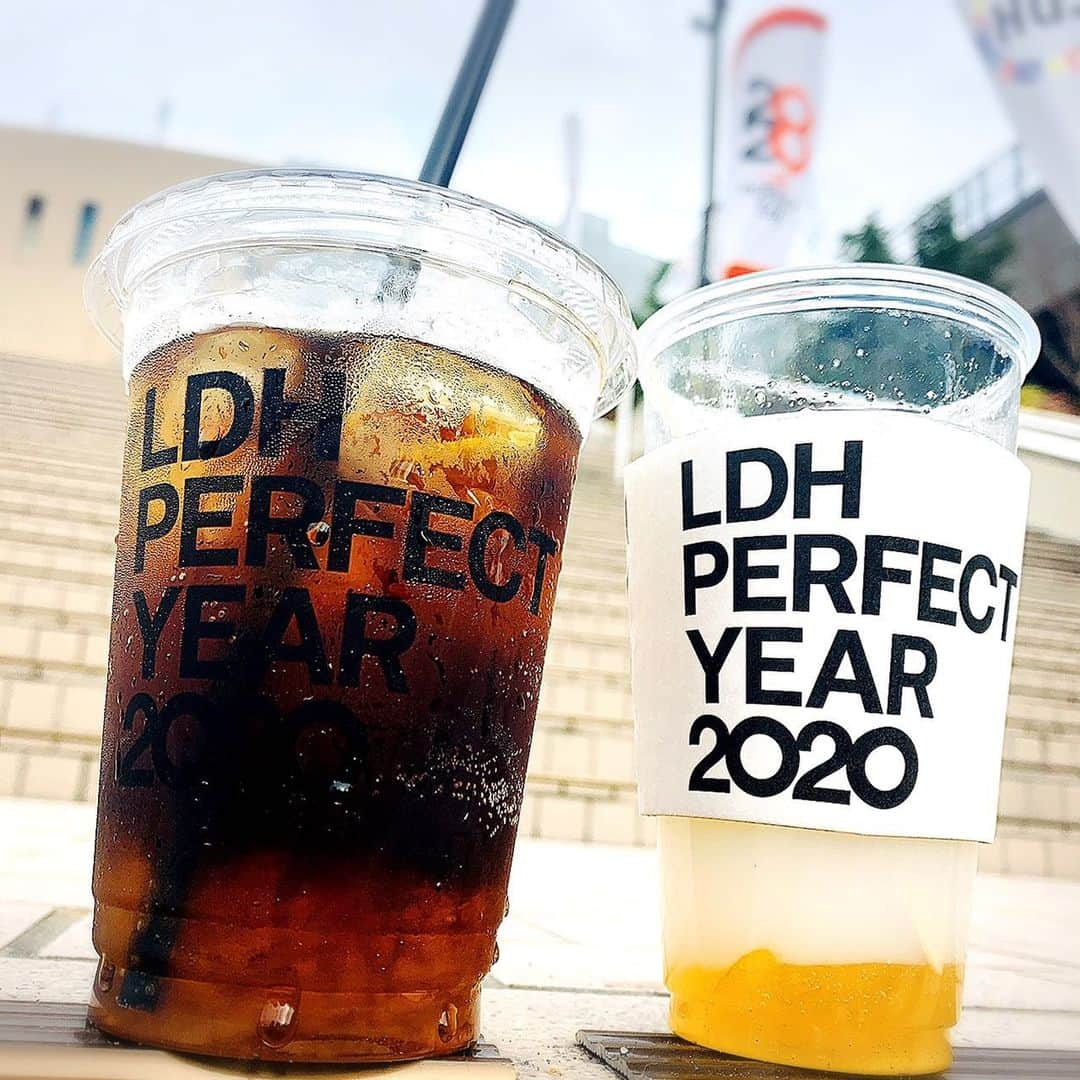 LDH kitchenさんのインスタグラム写真 - (LDH kitchenInstagram)「. 『出張居酒屋えぐざいる 2020 in FUKUOKA LAST 1 day』開催中💫💫 . 6年に一度の祭典『LDH PERFECT YEAR 2020』SEASON１-🔥IGNITION🔥- がついに開幕🎉✨✨ . 「EXILE PERFECT LIVE 2001▶2020」、そして「LDH PERFECT YEAR 2020 SPECIAL SHOWCASE RYUJI IMAICHI / HIROOMI TOSAKA」福岡公演にて、出張居酒屋えぐざいるとして、FOODコーナー・OKASHIコーナー・ENNICHIコーナーが開催中🔥‼️ . 【FOODコーナーからのご紹介💁‍♀️💫】 今回は、、、 ⭐️《EXILE》【えぐピス】⭐️ . 甘酸っぱい乳酸菌飲料と柚子の相性が抜群のホットドリンク😋✨ 寒い日にホッと息をつけること間違いなしの一杯です☺️ . ⭐️《RYUJI / OMI》【SPECIAL JEWEL COKE】⭐️ . シャンパンゴールド🥂のゼリーにコーラを注ぎ、レモンをトッピング🤩🍋 ゼリーのぷるぷる食感とコーラのシュワ！っと感がやみつきになるドリンクです🤤 . ぜひ、お召し上がりください😚✨ . 出張居酒屋えぐざいるでパワー補給💪をして、みんなで“LDH PERFECT YEAR 2020”で、最高に盛り上がりましょう😆🔥 . 【FOODメニュー】 ☆FOOD 《EXILE》えぐドッグ 900円 《RYUJI / OMI》RYUJI ＆ OMI THE STICK 800円 ☆DRINK 《EXILE》えぐピス 700円 《RYUJI / OMI》SPECIAL JEWEL COKE 700円 《THE RAMPAGE》Sangri-A 700円 ☆SWEETS 《E-girls》ストロベリー・フィット 800円 ★えぐパン 200円 ※えぐパン購入時、＋500円でくじを引いて豪華景品が当たるかも・・！？ . 【OKASHIメニュー】 ★IGNITIONトートセット 2500円 ・選べるメンバーセット(SET限定缶バッジ、SET限定アクリルバッジ) ★IGNITION 楽しんで来ました★(地域限定) 1500円 ★EXILE タブレット(全50種) 1000円 ★RYUJI / OMI タブレット(全20種) 1000円 ★出張居酒屋えぐざいるWATER 200円 ★出張居酒屋えぐざいるWATER 700円 ～IGNITIONネックストラップ付～(全51種) (EXILE、RYUJI / OMI、THE RAMPAGE、E-girls、BALLISTIK BOYZ) . 【ENNICHIコーナー】 ★えぐスター ★えぐハンマー ★出張居酒屋えぐざいるボール . 【営業日時】 1/19(日)　【EXILE PERFECT LIVE 2001▶2020】 FOODコーナー・OKASHIコーナー・ENNICHIコーナー 販売時間：10：00～19：00(終演後1時間程度) . 1/20(月)　【EXILE PERFECT LIVE 2001▶2020】 OKASHIコーナー・ENNICHIコーナー 販売時間：10：00～19：00(終演後1時間程度) FOODコーナー 販売時間：11：00～19：00(終演後1時間程度) . 1/23(木)　【LDH PERFECT YEAR 2020 SPECIAL SHOWCASE RYUJI IMAICHI / HIROOMI TOSAKA】 OKASHIコーナー・ENNICHIコーナー 販売時間：10：00～19：00(終演後1時間程度) FOODコーナー 販売時間：11：00～19：00(終演後1時間程度) . 1/24(金)　【LDH PERFECT YEAR 2020 SPECIAL SHOWCASE RYUJI IMAICHI / HIROOMI TOSAKA】 OKASHIコーナー・ENNICHIコーナー 販売時間：10：00～19：00(終演後1時間程度) FOODコーナー 販売時間：11：00～19：00(終演後1時間程度) . 【場所】 福岡 ヤフオク！ドーム 場外特設ブース . 【 注意事項 】 ●商品には数に限りがございますので、無くなる場合がございます。 ●食品は、手洗いを充分にしてからお早めにお召し上がり下さい。 ●荒天等の場合、営業を中断、中止する場合がございます。 ●営業時間は、混雑状況や天候等により、予告無く変更する場合がございます。 ●基本、屋外となりますので、防寒対策をし、体調管理にはくれぐれもお気をつけいただき、お越し下さいませ。 . ※上記の注意事項、予めご了承ください。 . . #LDH #PERFECTYEAR  #IGNITION #EXILE #RYUJIIMAICHI #HIROOMITOSAKA #EXILETRIBE #出張居酒屋えぐざいる #LDHkitchen #福岡 #FUKUOKA #ヤフオクドーム #ドーム #わくわくが止まらない #えぐピス #SPECIALJEWELCOKE」1月24日 11時25分 - ldhkitchen_official