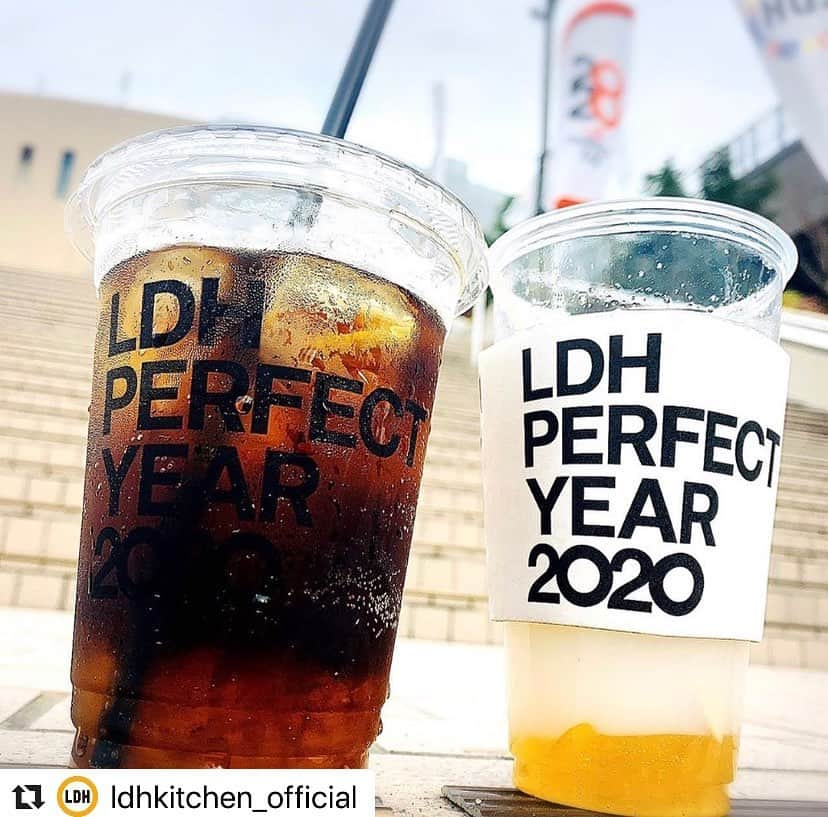 居酒屋えぐざいるPARKさんのインスタグラム写真 - (居酒屋えぐざいるPARKInstagram)「@ldhkitchen_official . 『出張居酒屋えぐざいる 2020 in FUKUOKA LAST 1 day』開催中💫💫 . 6年に一度の祭典『LDH PERFECT YEAR 2020』SEASON１-🔥IGNITION🔥- がついに開幕🎉✨✨ . 「EXILE PERFECT LIVE 2001▶2020」、そして「LDH PERFECT YEAR 2020 SPECIAL SHOWCASE RYUJI IMAICHI / HIROOMI TOSAKA」福岡公演にて、出張居酒屋えぐざいるとして、FOODコーナー・OKASHIコーナー・ENNICHIコーナーが開催中🔥‼️ . 【FOODコーナーからのご紹介💁‍♀️💫】 今回は、、、 ⭐️《EXILE》【えぐピス】⭐️ . 甘酸っぱい乳酸菌飲料と柚子の相性が抜群のホットドリンク😋✨ 寒い日にホッと息をつけること間違いなしの一杯です☺️ . ⭐️《RYUJI / OMI》【SPECIAL JEWEL COKE】⭐️ . シャンパンゴールド🥂のゼリーにコーラを注ぎ、レモンをトッピング🤩🍋 ゼリーのぷるぷる食感とコーラのシュワ！っと感がやみつきになるドリンクです🤤 . ぜひ、お召し上がりください😚✨ . 出張居酒屋えぐざいるでパワー補給💪をして、みんなで“LDH PERFECT YEAR 2020”で、最高に盛り上がりましょう😆🔥 . 【FOODメニュー】 ☆FOOD 《EXILE》えぐドッグ 900円 《RYUJI / OMI》RYUJI ＆ OMI THE STICK 800円 ☆DRINK 《EXILE》えぐピス 700円 《RYUJI / OMI》SPECIAL JEWEL COKE 700円 《THE RAMPAGE》Sangri-A 700円 ☆SWEETS 《E-girls》ストロベリー・フィット 800円 ★えぐパン 200円 ※えぐパン購入時、＋500円でくじを引いて豪華景品が当たるかも・・！？ . 【OKASHIメニュー】 ★IGNITIONトートセット 2500円 ・選べるメンバーセット(SET限定缶バッジ、SET限定アクリルバッジ) ★IGNITION 楽しんで来ました★(地域限定) 1500円 ★EXILE タブレット(全50種) 1000円 ★RYUJI / OMI タブレット(全20種) 1000円 ★出張居酒屋えぐざいるWATER 200円 ★出張居酒屋えぐざいるWATER 700円 ～IGNITIONネックストラップ付～(全51種) (EXILE、RYUJI / OMI、THE RAMPAGE、E-girls、BALLISTIK BOYZ) . 【ENNICHIコーナー】 ★えぐスター ★えぐハンマー ★出張居酒屋えぐざいるボール . 【営業日時】 1/19(日)　【EXILE PERFECT LIVE 2001▶2020】 FOODコーナー・OKASHIコーナー・ENNICHIコーナー 販売時間：10：00～19：00(終演後1時間程度) . 1/20(月)　【EXILE PERFECT LIVE 2001▶2020】 OKASHIコーナー・ENNICHIコーナー 販売時間：10：00～19：00(終演後1時間程度) FOODコーナー 販売時間：11：00～19：00(終演後1時間程度) . 1/23(木)　【LDH PERFECT YEAR 2020 SPECIAL SHOWCASE RYUJI IMAICHI / HIROOMI TOSAKA】 OKASHIコーナー・ENNICHIコーナー 販売時間：10：00～19：00(終演後1時間程度) FOODコーナー 販売時間：11：00～19：00(終演後1時間程度) . 1/24(金)　【LDH PERFECT YEAR 2020 SPECIAL SHOWCASE RYUJI IMAICHI / HIROOMI TOSAKA】 OKASHIコーナー・ENNICHIコーナー 販売時間：10：00～19：00(終演後1時間程度) FOODコーナー 販売時間：11：00～19：00(終演後1時間程度) . 【場所】 福岡 ヤフオク！ドーム 場外特設ブース . 【 注意事項 】 ●商品には数に限りがございますので、無くなる場合がございます。 ●食品は、手洗いを充分にしてからお早めにお召し上がり下さい。 ●荒天等の場合、営業を中断、中止する場合がございます。 ●営業時間は、混雑状況や天候等により、予告無く変更する場合がございます。 ●基本、屋外となりますので、防寒対策をし、体調管理にはくれぐれもお気をつけいただき、お越し下さいませ。 . ※上記の注意事項、予めご了承ください。 . . #LDH #PERFECTYEAR  #IGNITION #EXILE #RYUJIIMAICHI #HIROOMITOSAKA #EXILETRIBE #出張居酒屋えぐざいる #LDHkitchen #福岡 #FUKUOKA #ヤフオクドーム #ドーム #わくわくが止まらない #えぐピス #SPECIALJEWELCOKE」1月24日 11時29分 - izakaya_exile