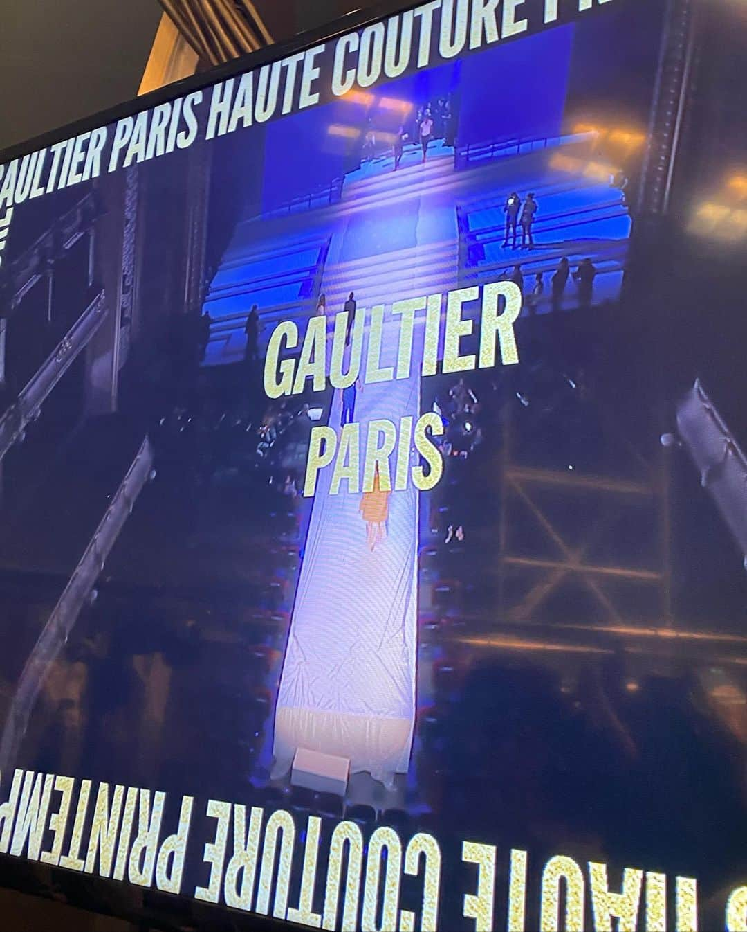 ベラ・ハディッドさんのインスタグラム写真 - (ベラ・ハディッドInstagram)「🖤jean-paul gaultier...heaven xx」1月24日 11時34分 - bellahadid