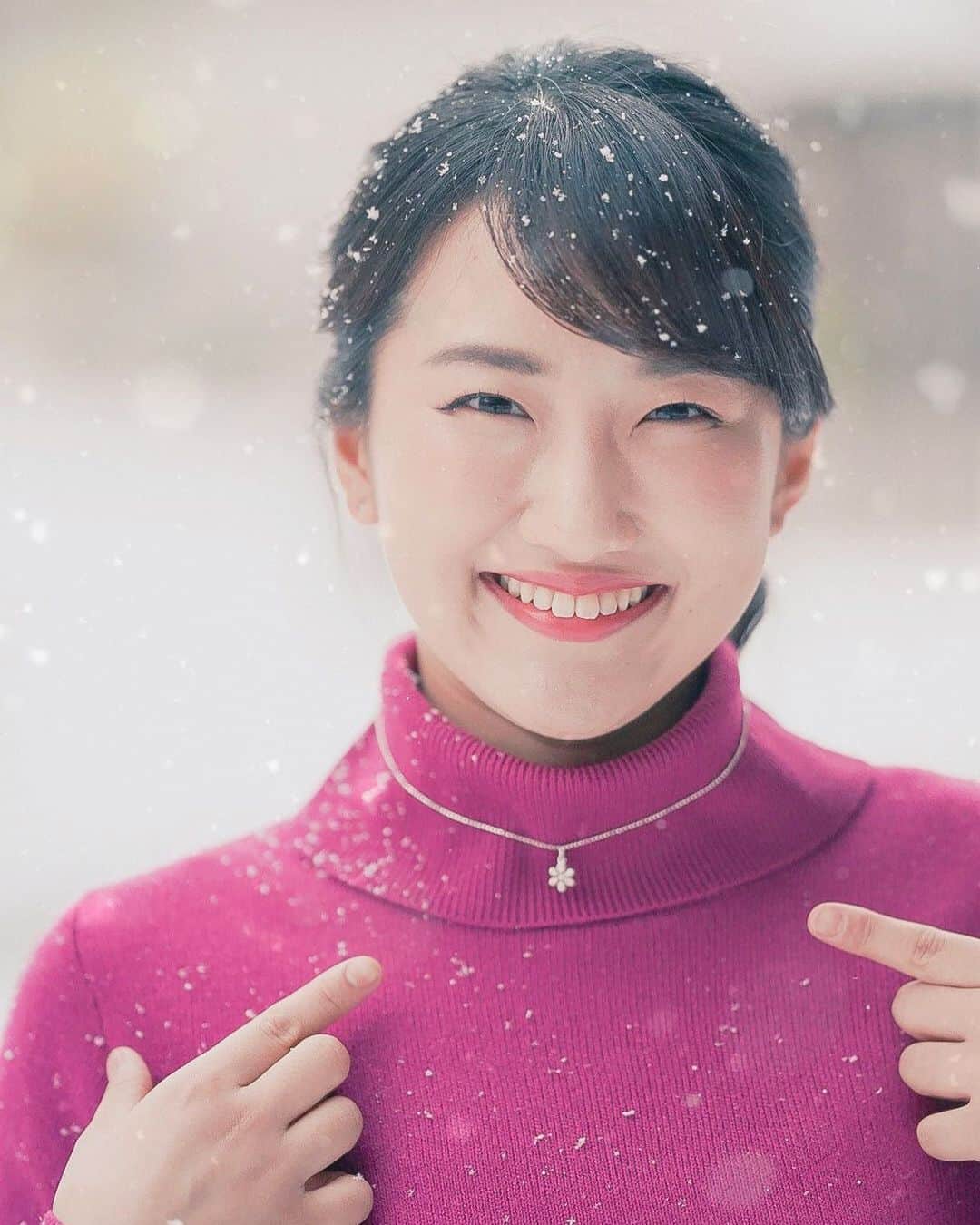 札幌テレビ「どさんこワイド朝」さんのインスタグラム写真 - (札幌テレビ「どさんこワイド朝」Instagram)「. きょうは各地で雪の1日です。 ということで、雪の結晶の形をしたネックレスをつけました❄️ . 名前が「優希」なので、ついつい雪の結晶がモチーフになったものを見ると手に取りたくなります🎶 . #北海道 #札幌 #雪 #ネックレス  #北海道カメラ部 #札幌カメラ部  #札幌テレビ #どさんこワイド朝 #西尾優希」1月24日 11時50分 - dosanko_asa