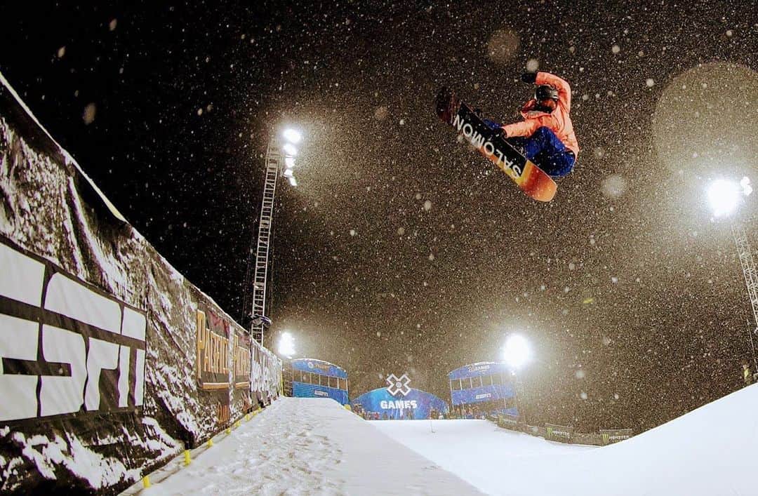 のインスタグラム：「@xgames ☃️✨ #salomonsnowboardsjapan #roxy #roxyjapan #oakley #oakleysnowboarding #xgames」