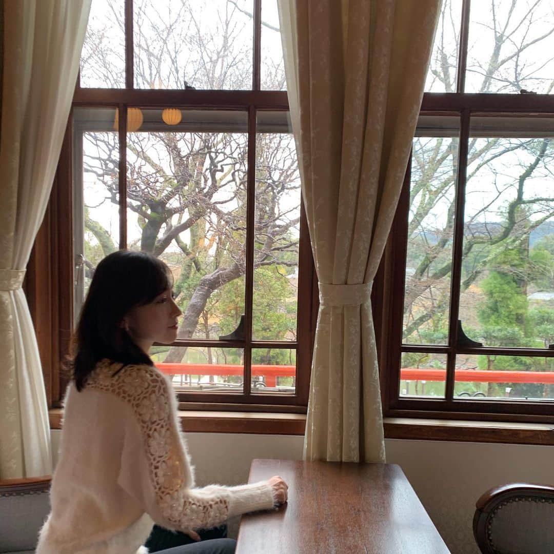 小橋めぐみのインスタグラム：「今日は少し寒さが和らいで、 ほっとしている。 春の匂いがしたような。」