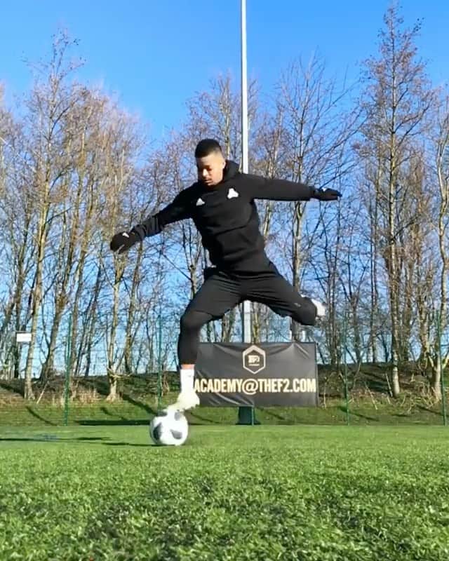 F2Freestylersのインスタグラム：「Which move did you like the most? 👀⚡️ 1️⃣ 2️⃣ 3️⃣ COMMENT BELOW! 💬」