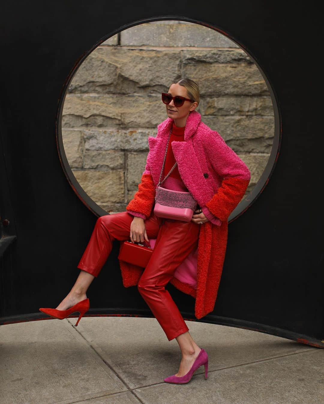 ブレア・イーディーさんのインスタグラム写真 - (ブレア・イーディーInstagram)「<💕❤️ Valentine’s Day...is really just an excuse to wear my favorite color combination - pink and red!> see all of my newest pink and red picks over on Atlantic-Pacific today」1月24日 3時48分 - blaireadiebee