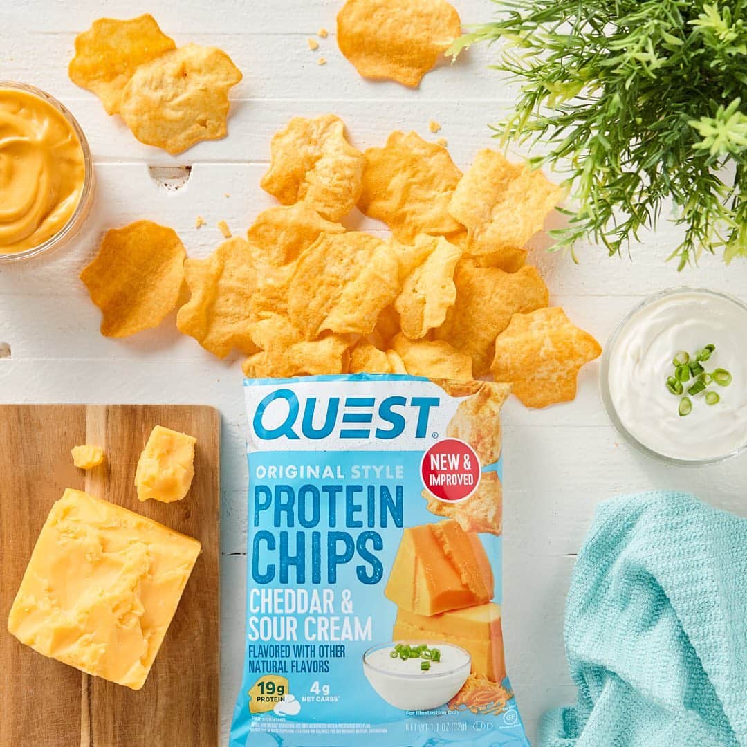 questnutritionさんのインスタグラム写真 - (questnutritionInstagram)「Want a NEW & IMPROVED reason to say cheese? 🧀 These Cheddar & Sour Cream captures all the cheesy zest with more crunch & flavor than ever with 19g protein & 4g net carbs per bag. #OnaQuest」1月24日 3時56分 - questnutrition