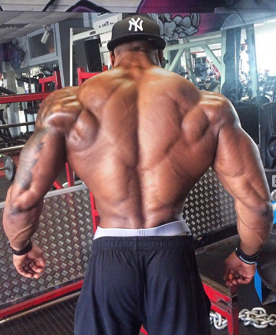 Simeon Pandaさんのインスタグラム写真 - (Simeon PandaInstagram)「8 exercises to 🎯 your back & shoulders⁣. Definitely Tag & Save for later! ⁣ ⁣ ℹ️ Refer to slide 2 to see the muscles being targeted in each video by number:⁣ ⁣ 🎥 3: Lateral Raise ⁣ Primary 🎯: (1) Medial Deltoids⁣ Secondary Muscles: (2) Posterior Deltoids⁣ (Also hits the anterior deltoid not shown)⁣ ⁣ 🎥 4: Military Press⁣ Primary 🎯: (1) Anterior & Medial Deltoids⁣ Secondary Muscles: Upper Chest⁣ ⁣ 🎥 5: Face Pulls & Shrugs Superset⁣ Primary 🎯: (3) Posterior Deltoids⁣ Secondary Muscles: (3, 6, 7 & 8)⁣ Infraspinatus, Teres Major & Minor, Trapezius.⁣ ⁣ 🎥 6: Single Arm Row⁣ Primary 🎯: (4) Latissimus Dorsi⁣ Secondary Muscles: (2, 3, 5, 6, 7 & 8)⁣ Trapezius, teres major and minor, posterior deltoids, infraspinatus⁣ ⁣ 🎥 7: Back 21’s High & Middle Row + Straight Arm Pulldown ⁣ Primary 🎯: (2, 3, 4, 6, 7 & 8) ⁣ Almost all back & Shoulder muscles. ⁣ ⁣ 🎥 8: Rear Delt Row⁣ Primary 🎯: (2) Posterior Deltoid⁣ Secondary Muscles: (3, 6, 7 & 8)⁣ Trapezius, teres major and minor, infraspinatus.⁣ ⁣ 🎥 9: Seated Rope Pulldown⁣ Primary 🎯: (4) Latissimus Dorsi⁣ Secondary Muscles: (3) Teres major and minor, infraspinatus.⁣ ⁣ 🎥 10: Dumbbell Stiff-Legged Deadlift⁣ Primary 🎯: (5) Erector Spinae & Hamstrings⁣ ⁣ For FREE diet tips and training routines, or to download programs 📲 Visit my website: SIMEONPANDA.COM⁣⁣⁣ ⁣ ⁣ 🎥 I want to help you train! Visit my YouTube Channel: YouTube.com/simeonpanda⁣ ⁣ 💊 Follow @innosupps ⚡️ for the supplements I use👌🏾⁣⁣⁣ ⁣ #simeonpanda #backworkout #shouldersworkout #backexercises #shouldersexercises」1月24日 4時06分 - simeonpanda