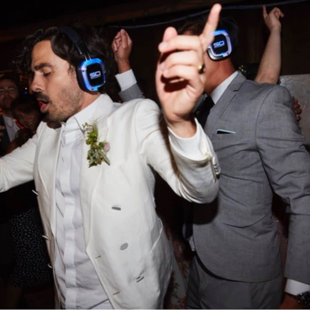 マラ・ロザックさんのインスタグラム写真 - (マラ・ロザックInstagram)「☮️ Giving you some serious Silent Disco vibes from our wedding right here.」1月24日 4時33分 - mararoszak