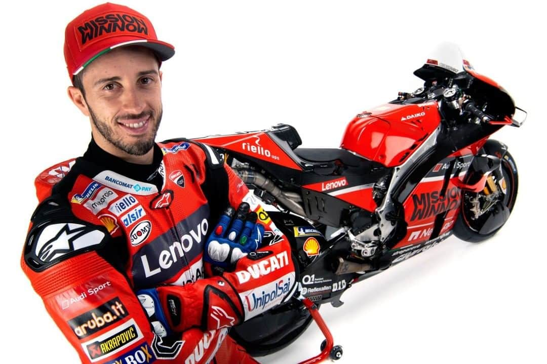 MotoGPさんのインスタグラム写真 - (MotoGPInstagram)「Introducing the new-look @ducaticorse livery! 🤩 // What do you think of the brand new Bologna bullet? 🔴 #SwipeLeft ⬅️ for the full gallery! 👀 #AD04 #DP9 #DucatiTeam2020 #MotoGP」1月24日 4時28分 - motogp